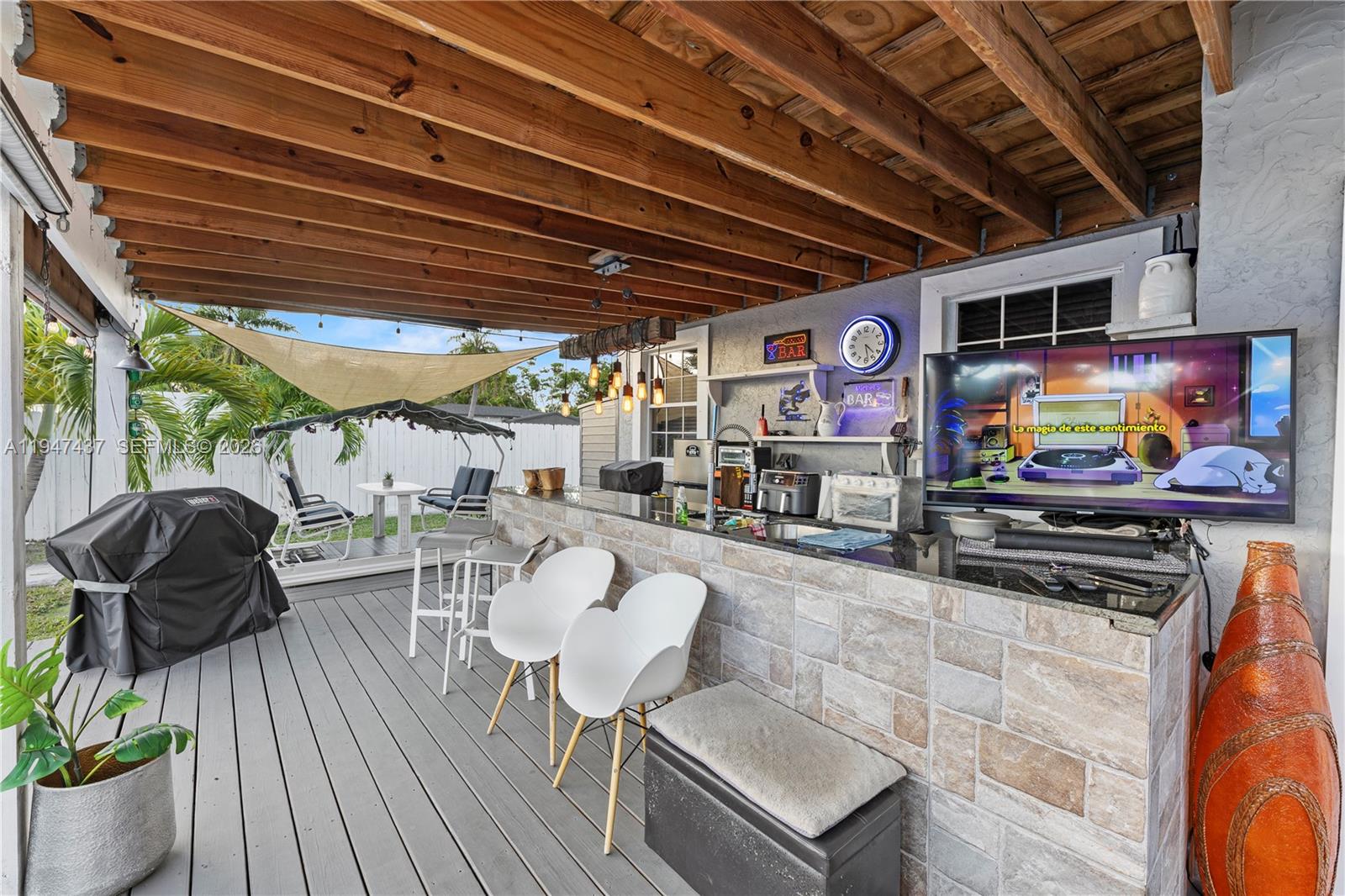 117 SW 6th St Hallandale Beach, FL 33009