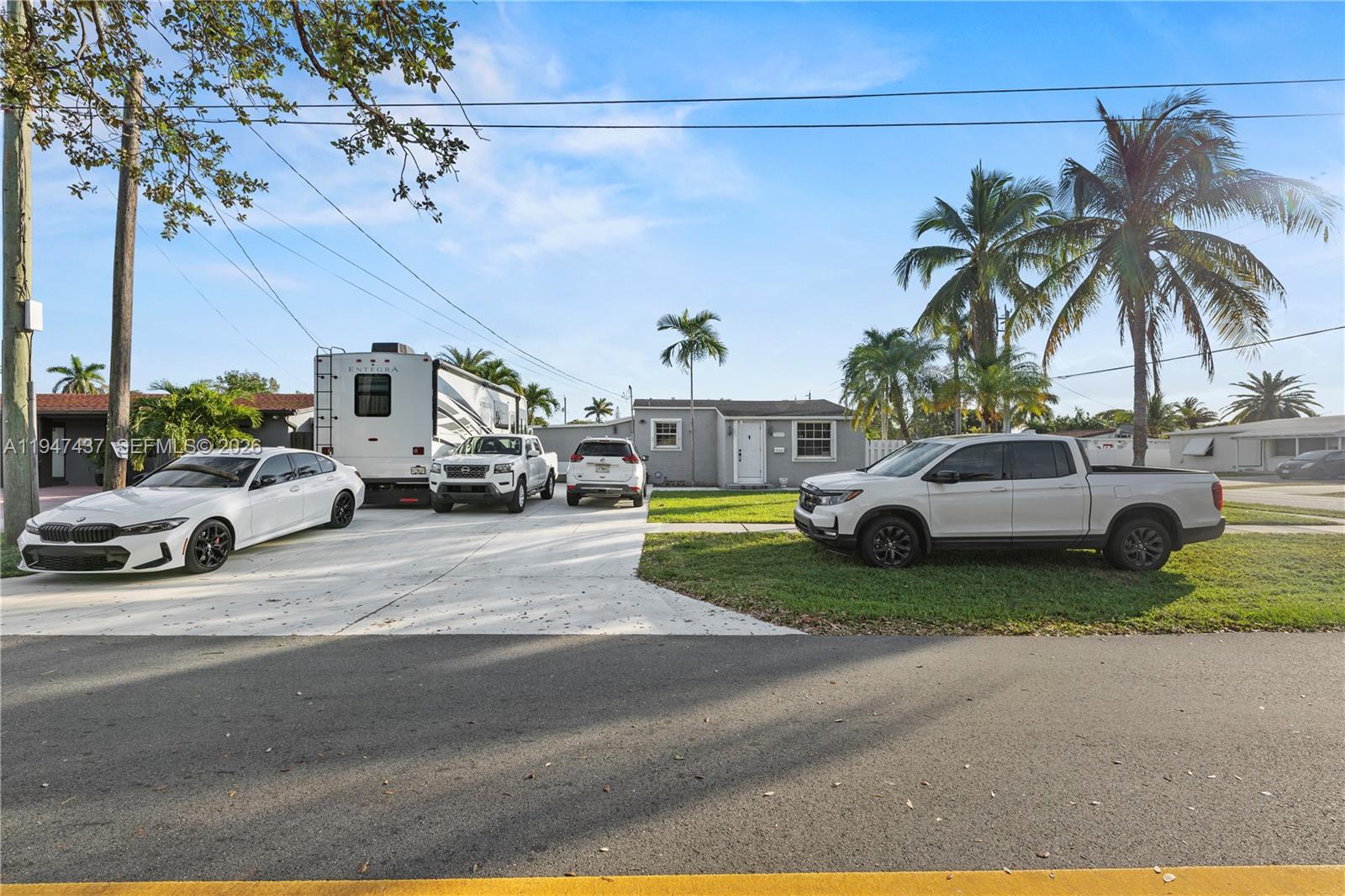 117 SW 6th St Hallandale Beach, FL 33009