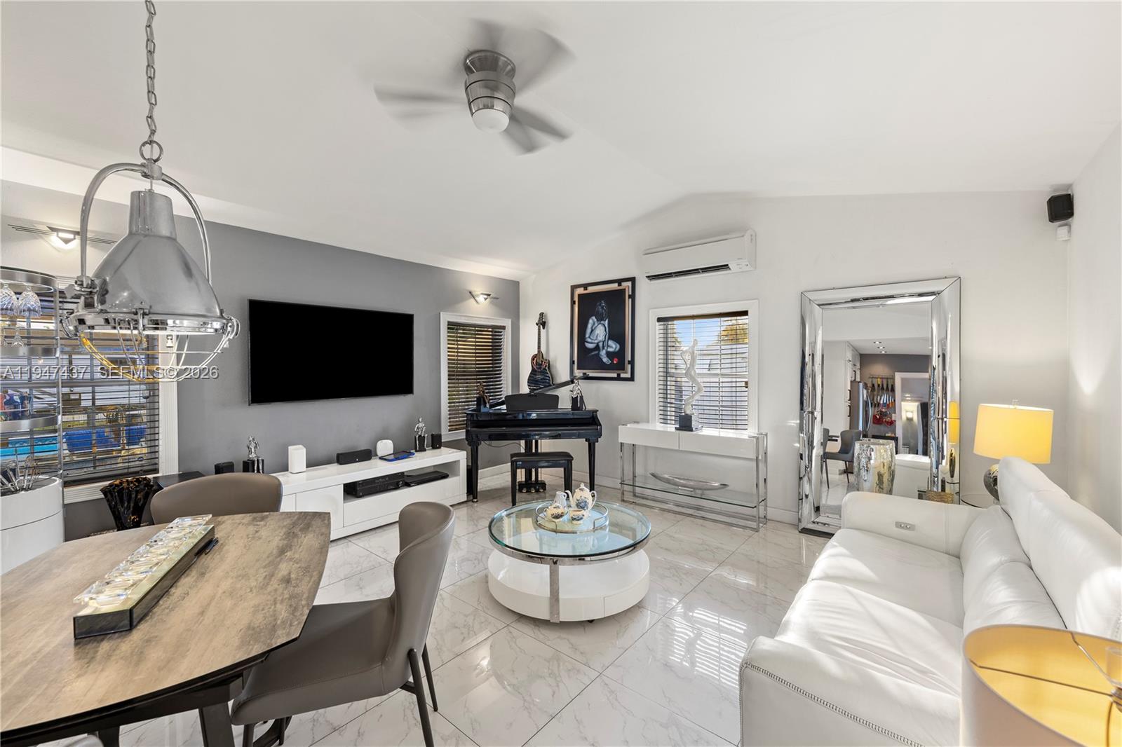 117 SW 6th St Hallandale Beach, FL 33009