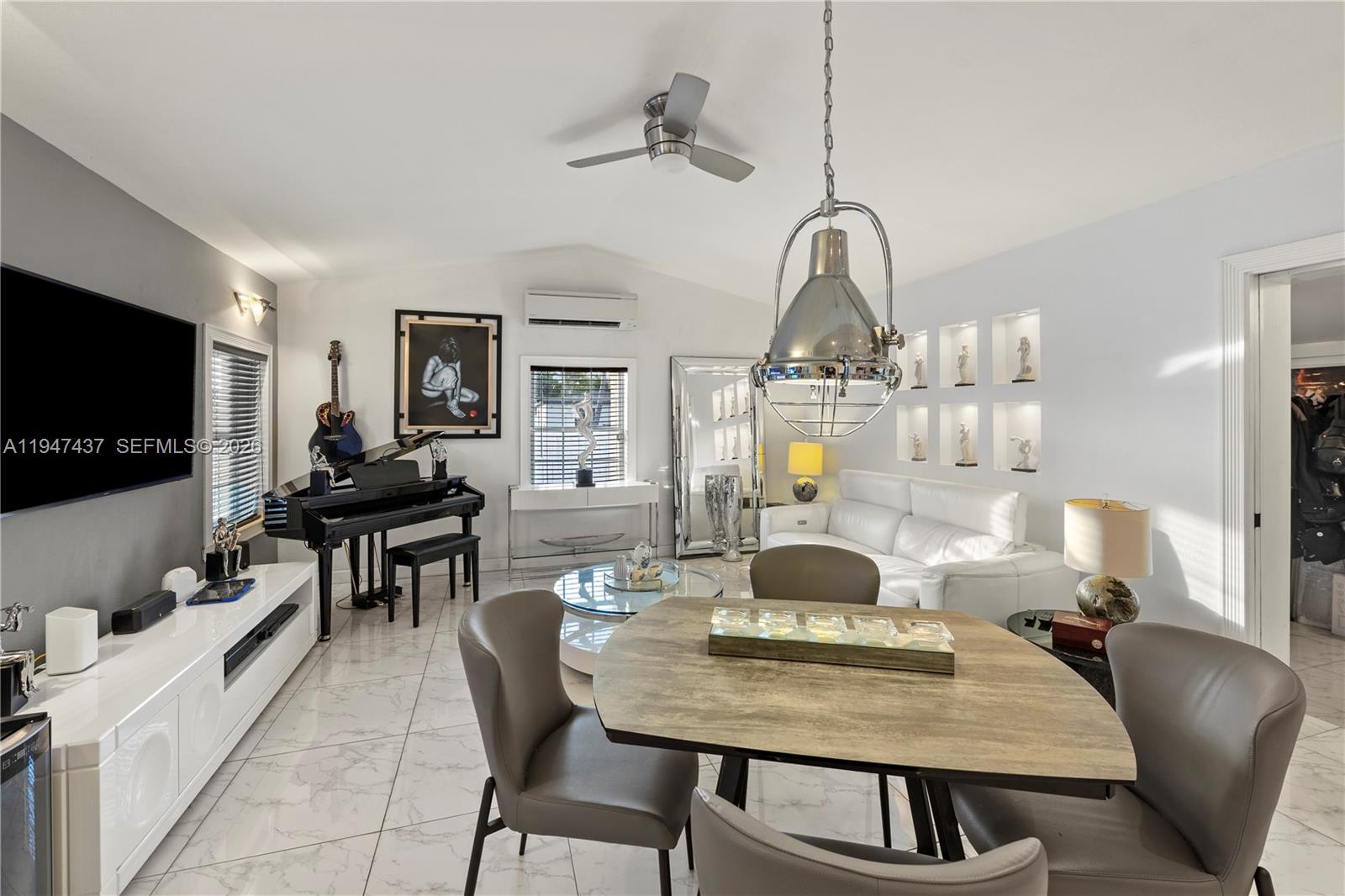 117 SW 6th St Hallandale Beach, FL 33009