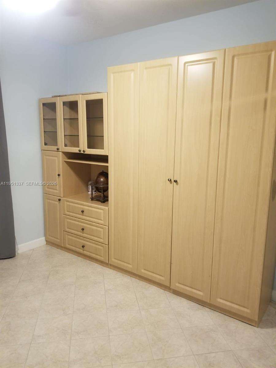 2500 Parkview Dr #2517 Hallandale Beach, FL 33009