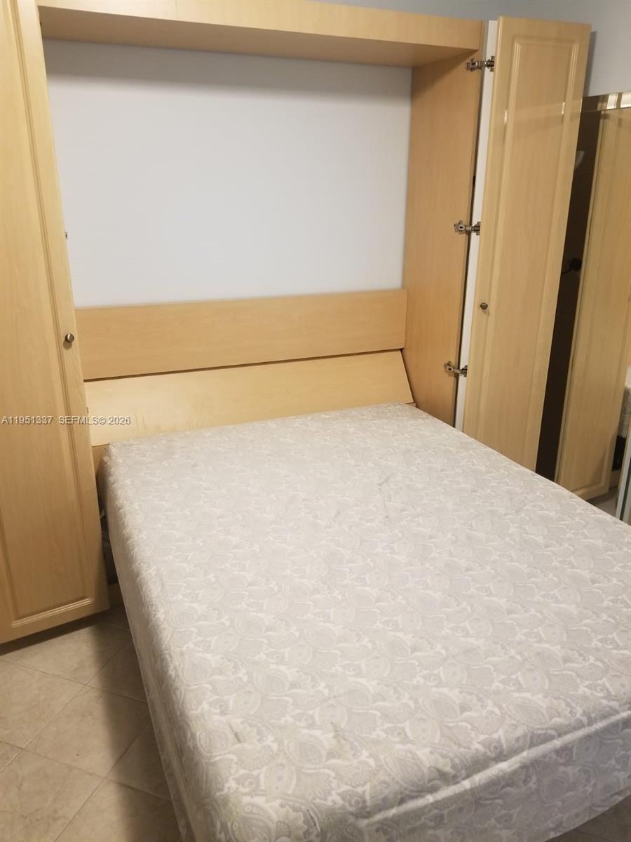 2500 Parkview Dr #2517 Hallandale Beach, FL 33009