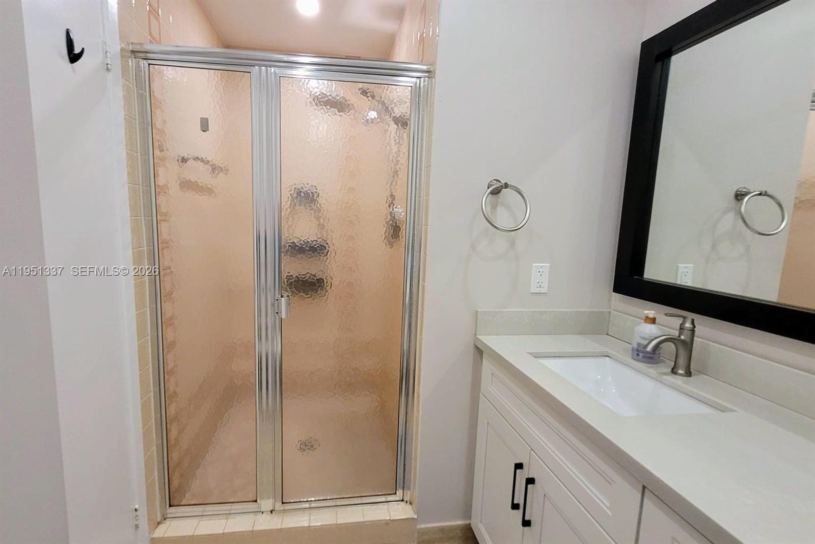 2500 Parkview Dr #2517 Hallandale Beach, FL 33009