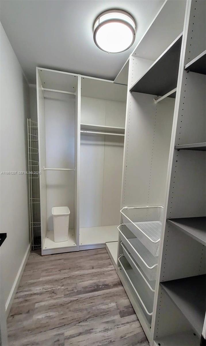 2500 Parkview Dr #2517 Hallandale Beach, FL 33009