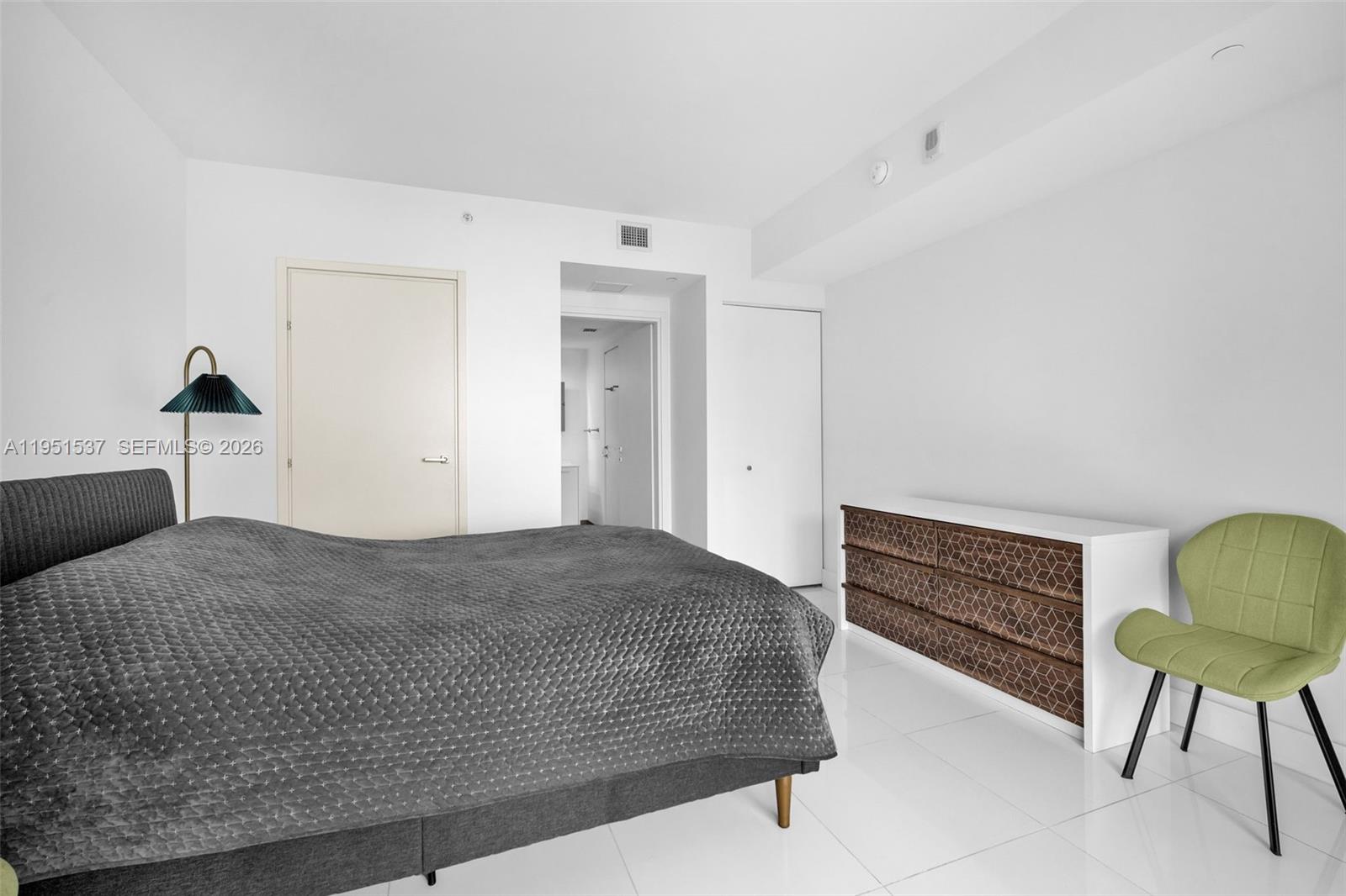 1300 Brickell Bay Dr #2507 Miami, FL 33131