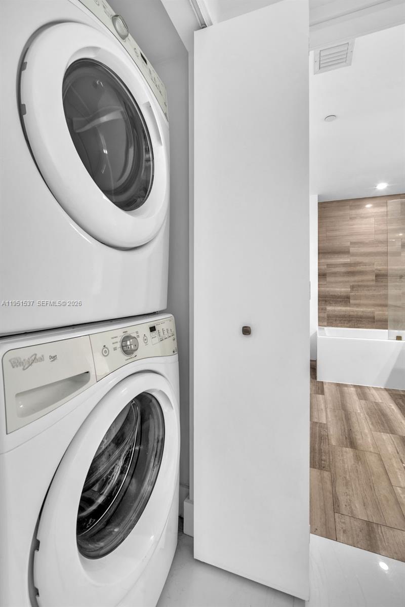 1300 Brickell Bay Dr #2507 Miami, FL 33131