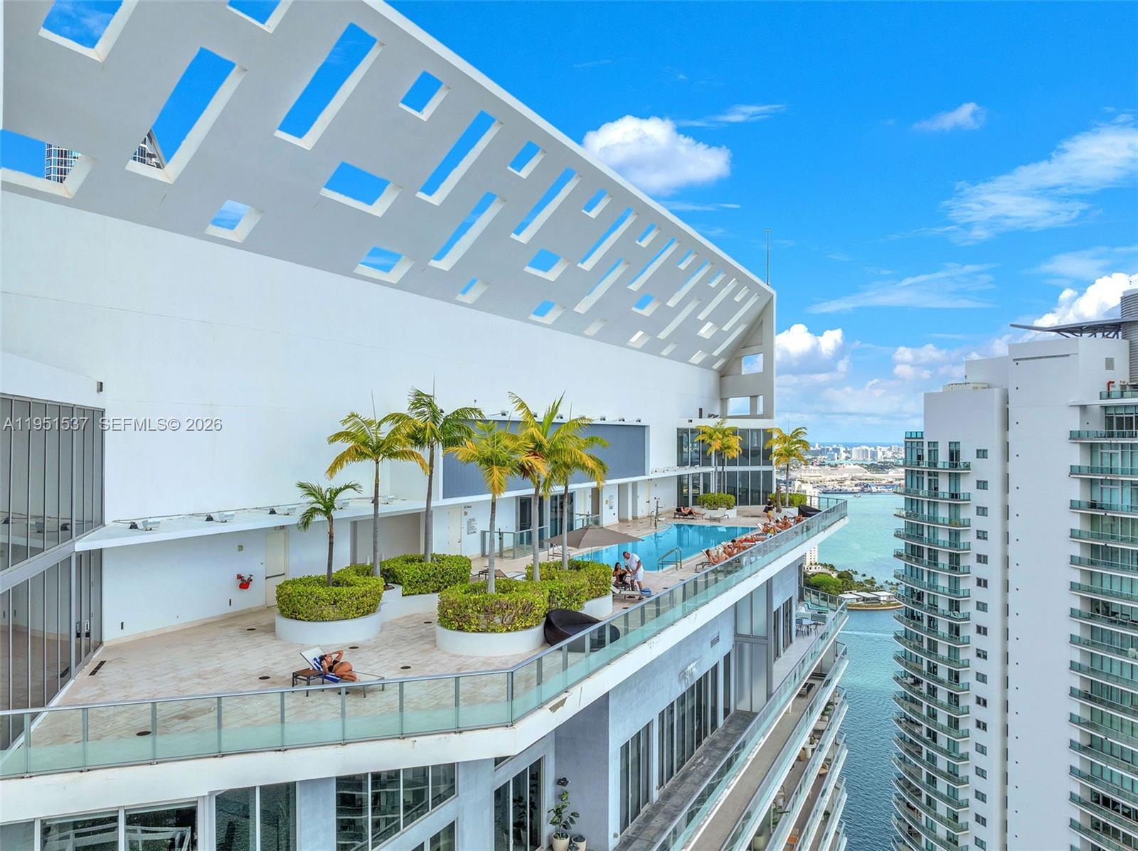 1300 Brickell Bay Dr #2507 Miami, FL 33131