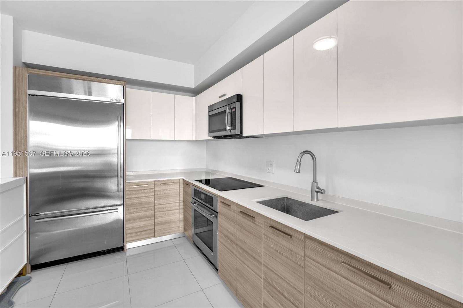 1300 Brickell Bay Dr #2507 Miami, FL 33131