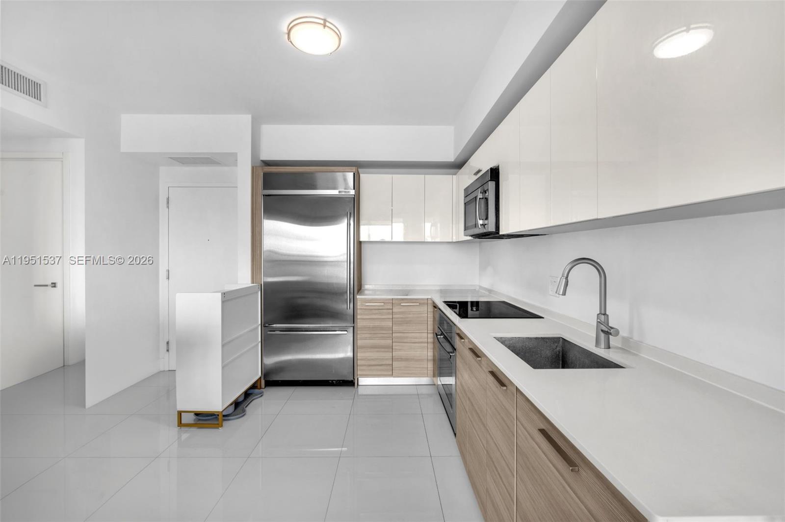 1300 Brickell Bay Dr #2507 Miami, FL 33131