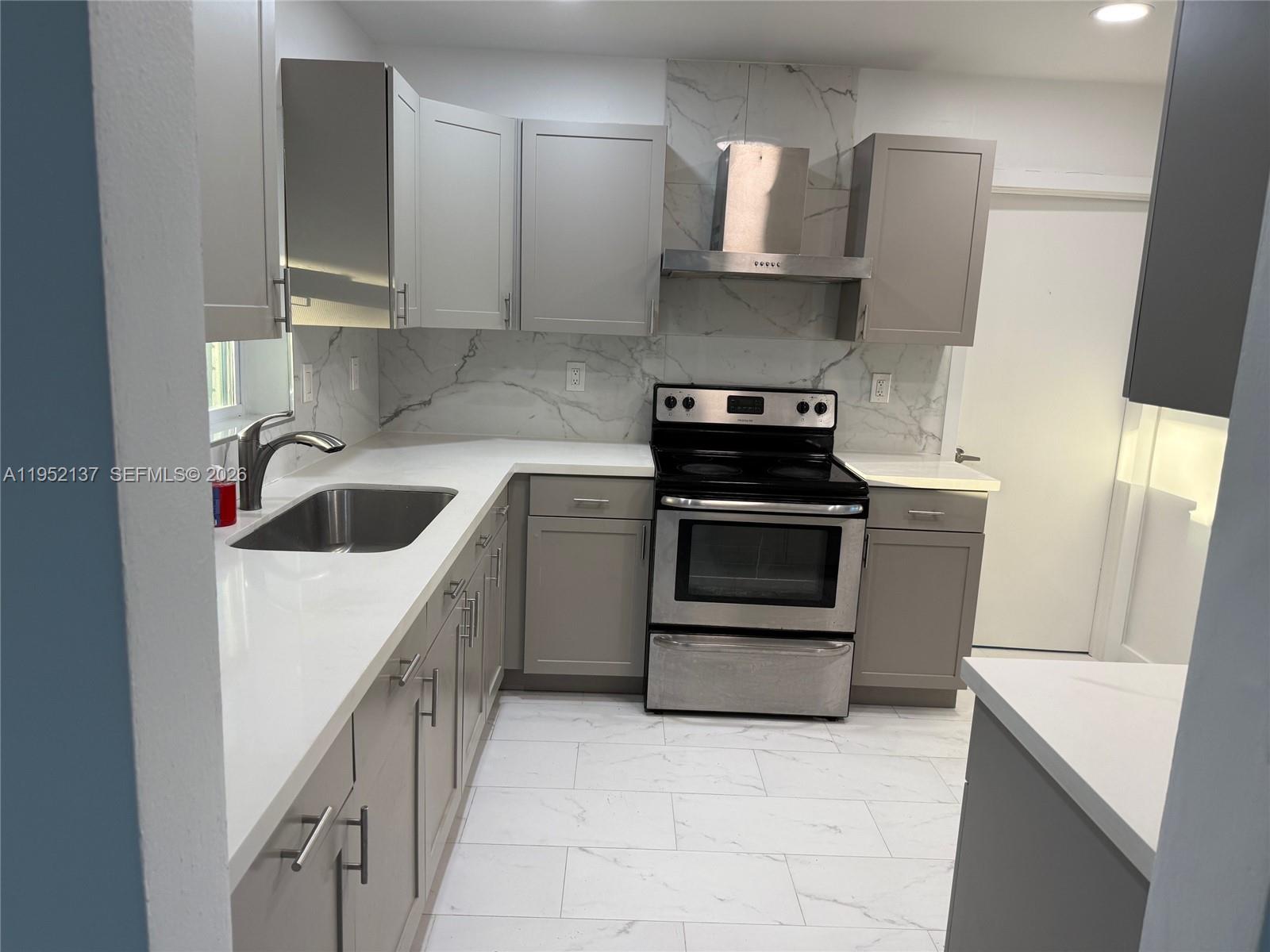 15860 SW 102th Pl Miami, FL 33157