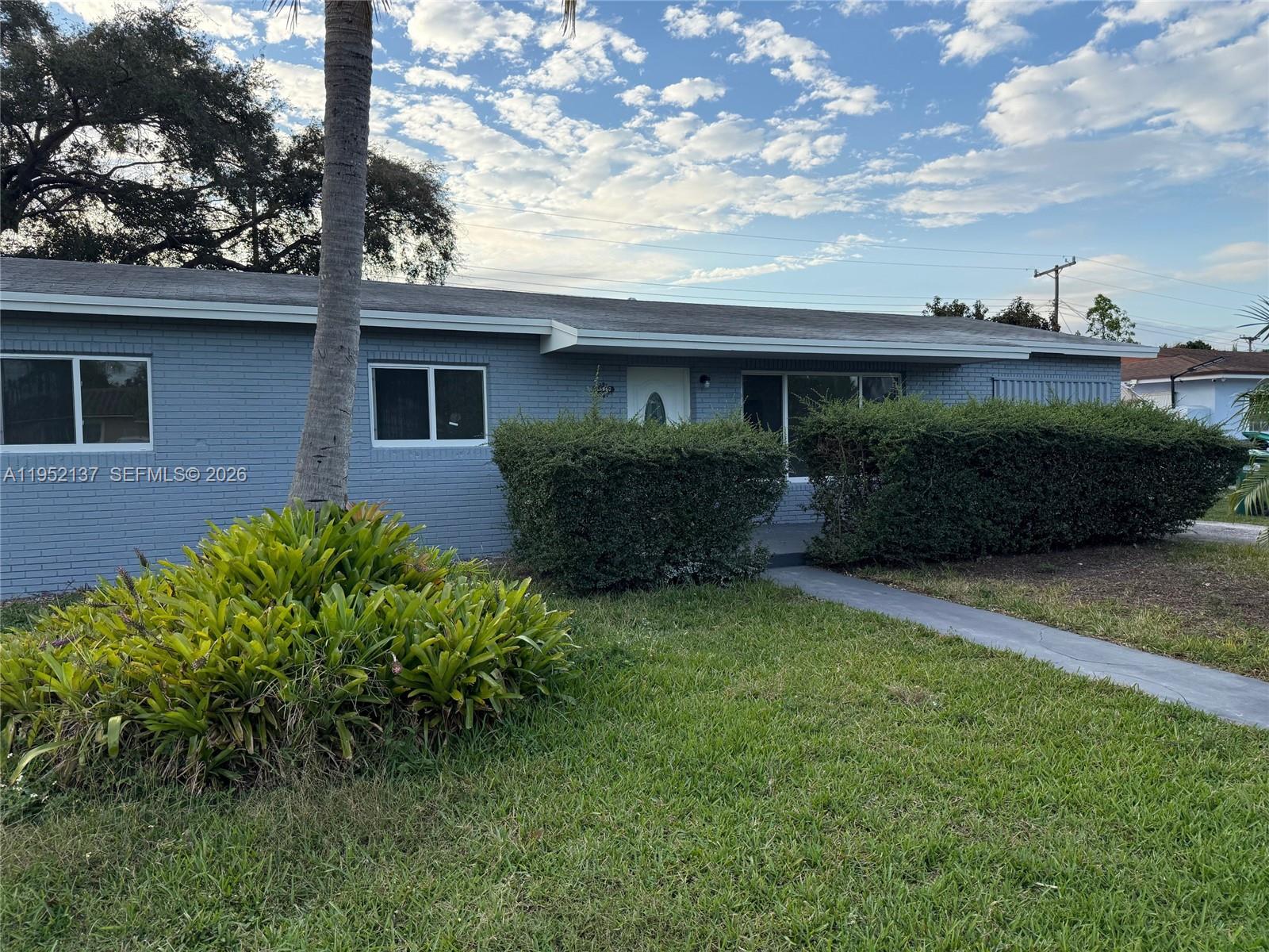 15860 SW 102th Pl Miami, FL 33157