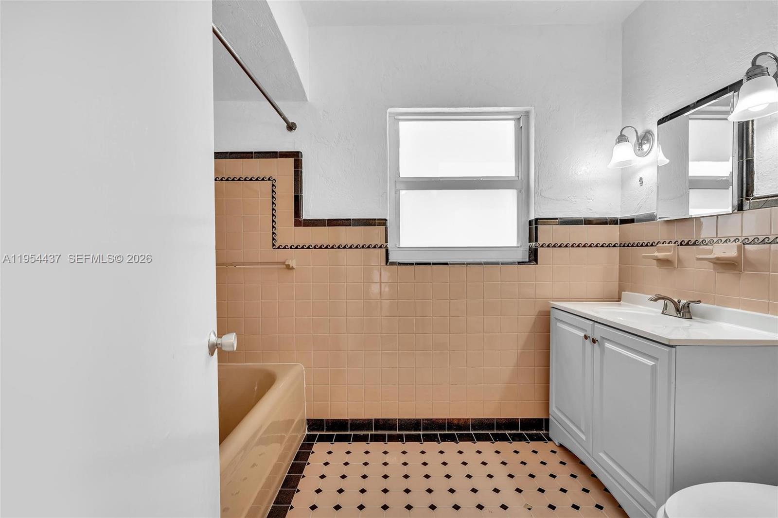 1524 Biarritz Dr Miami Beach, FL 33141