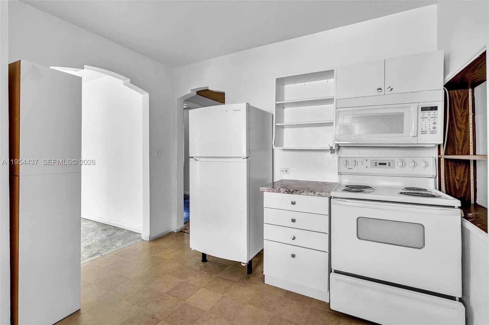 1524 Biarritz Dr Miami Beach, FL 33141