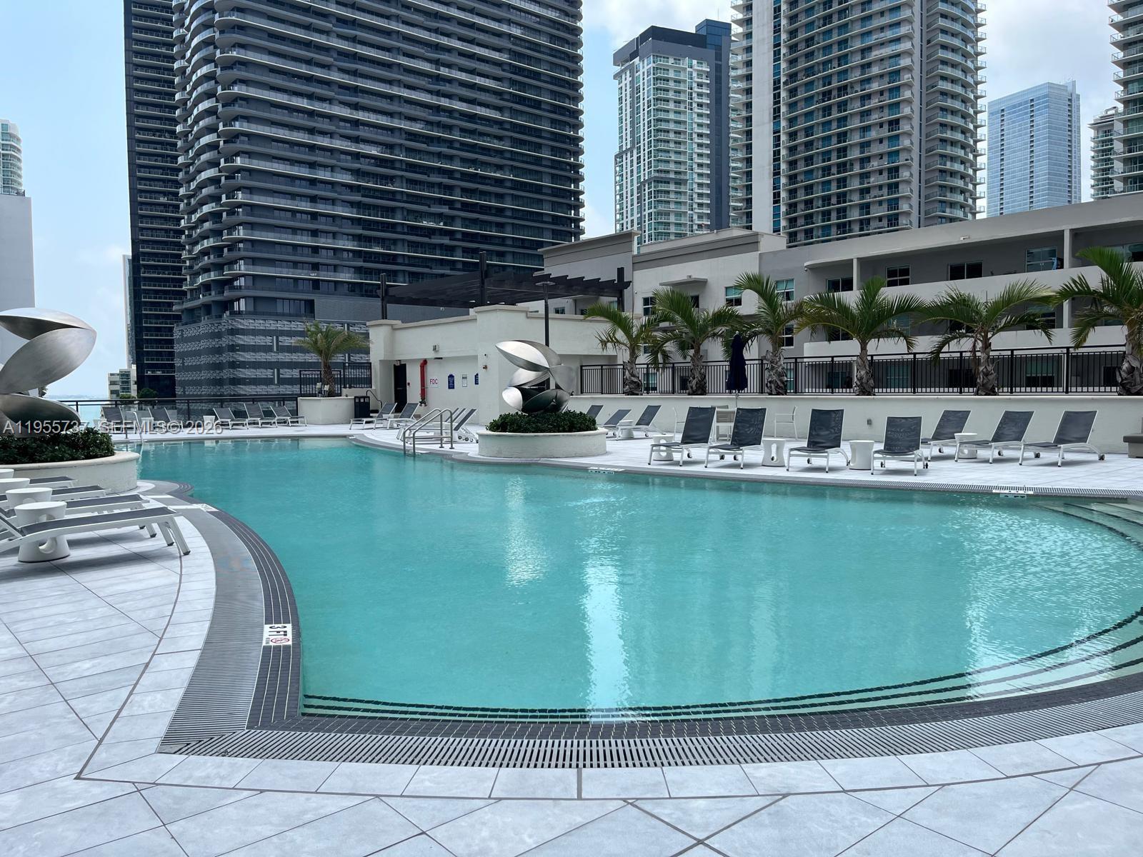 image Nine at Mary Brickell Village20