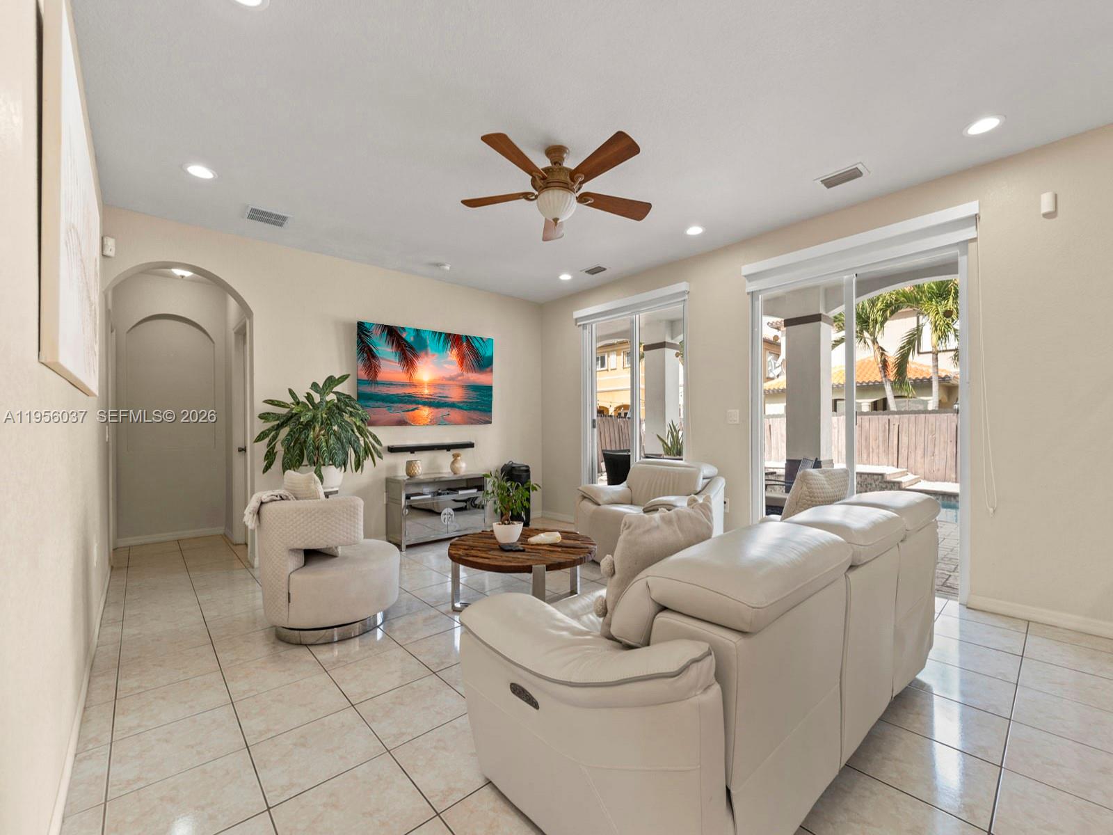 15383 SW 23rd St Miami, FL 33185