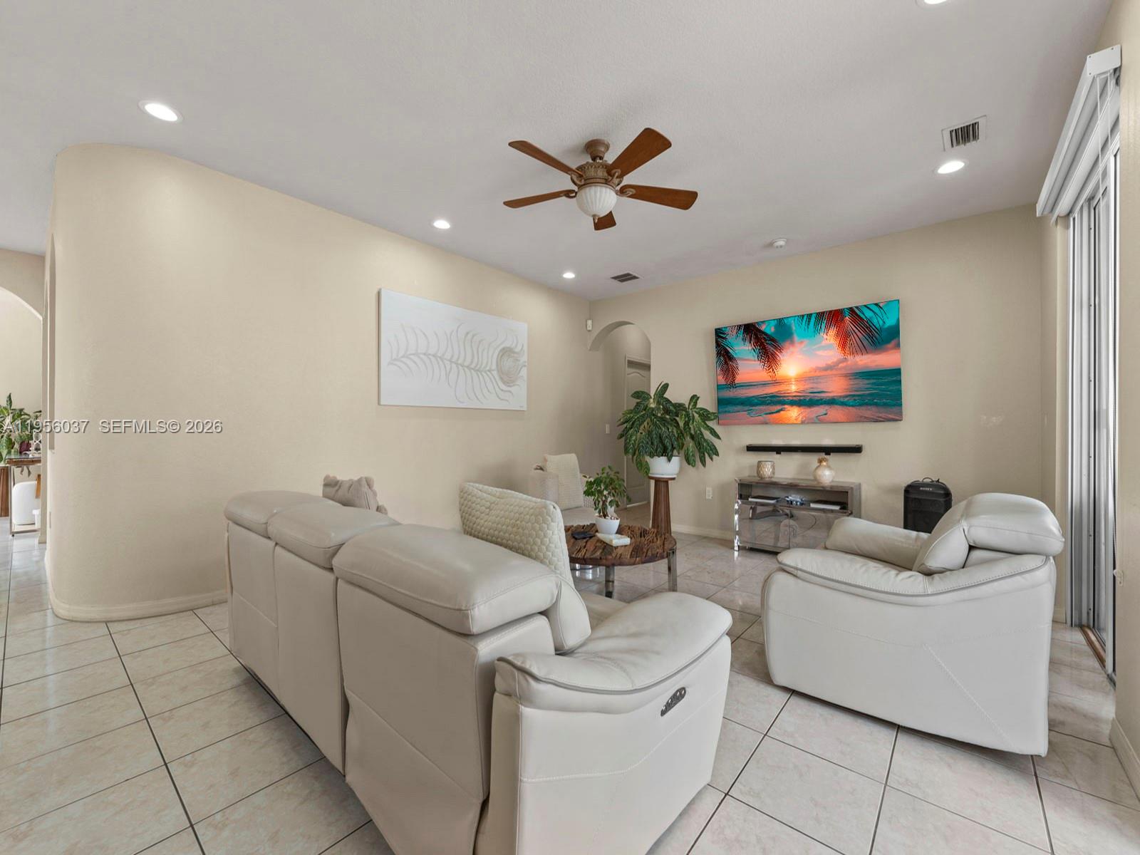 15383 SW 23rd St Miami, FL 33185