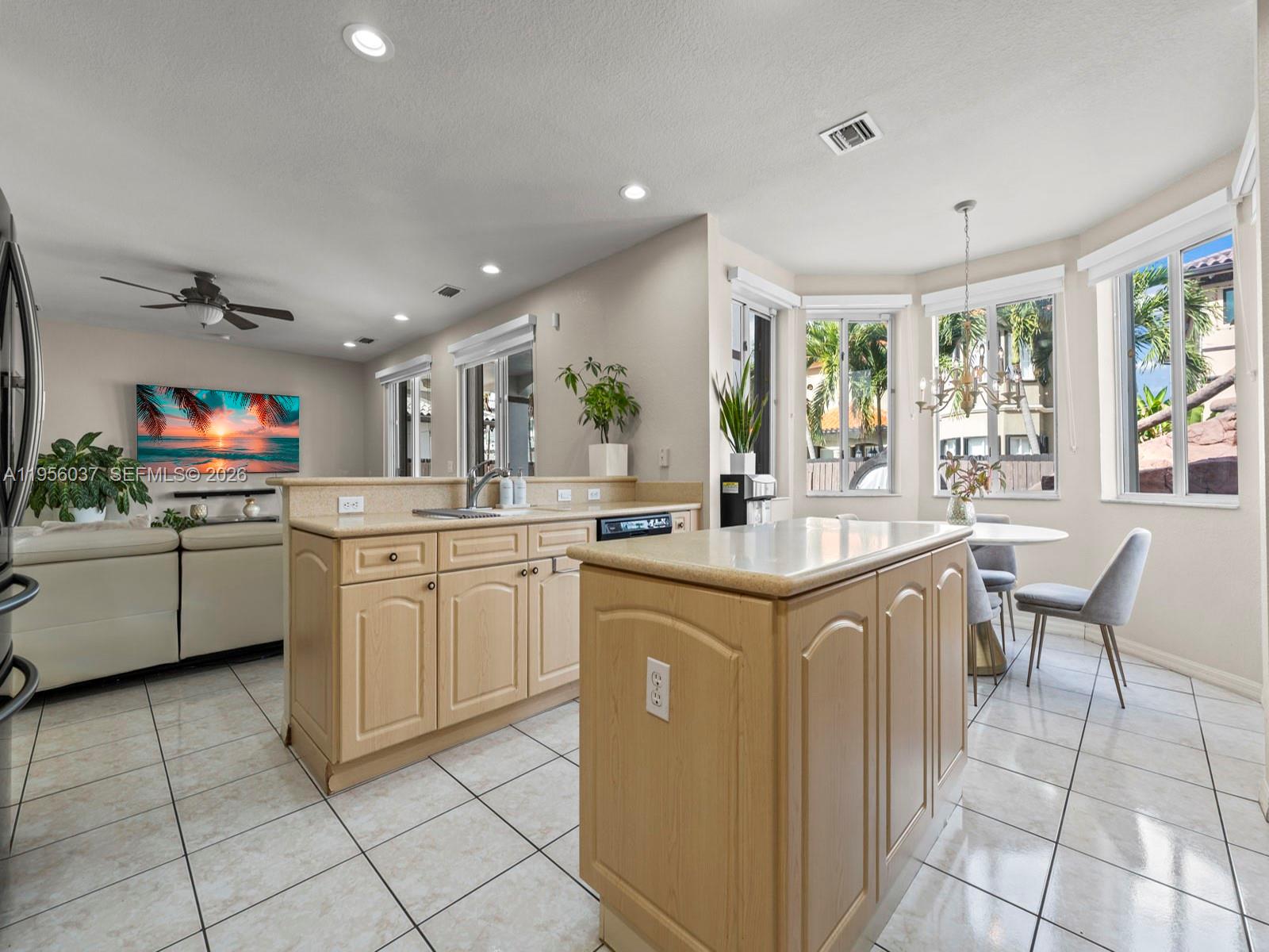 15383 SW 23rd St Miami, FL 33185