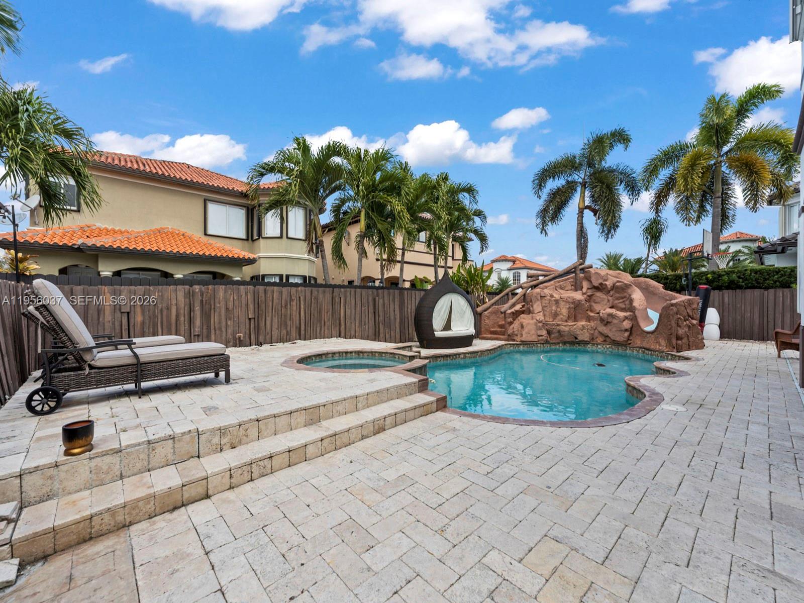 15383 SW 23rd St Miami, FL 33185