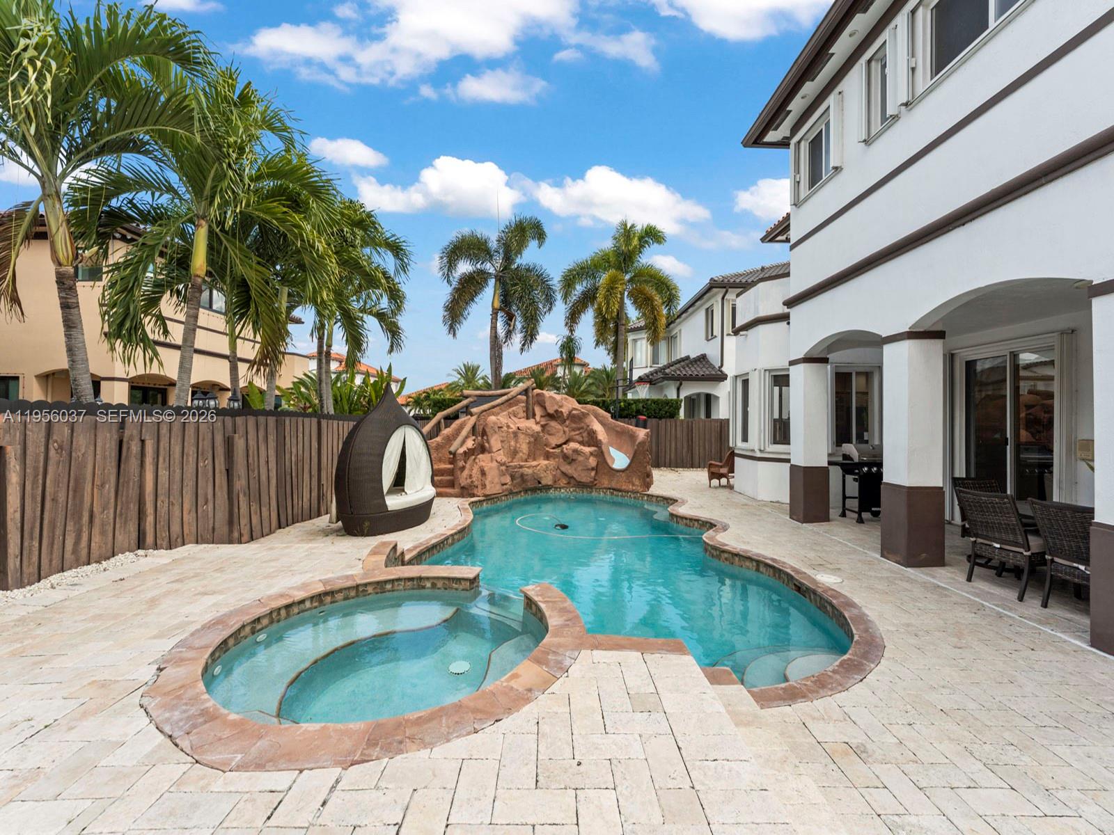 15383 SW 23rd St Miami, FL 33185