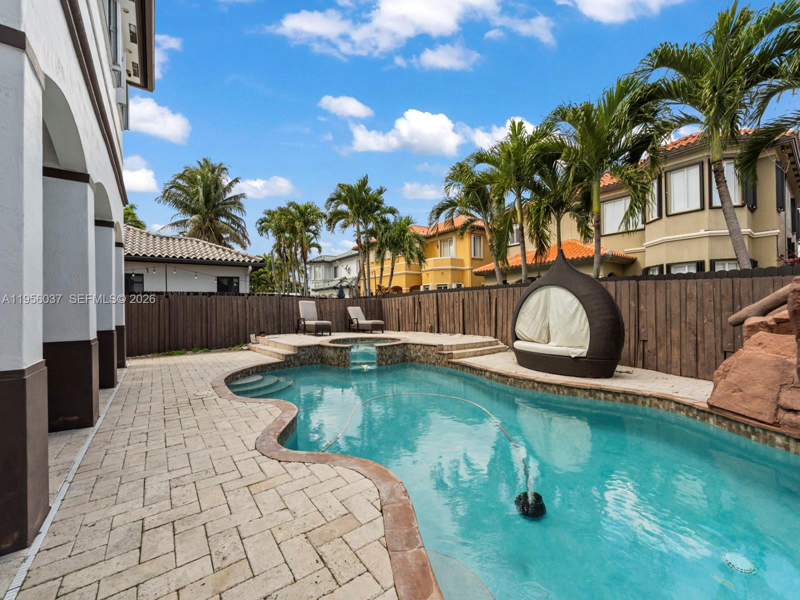 15383 SW 23rd St Miami, FL 33185