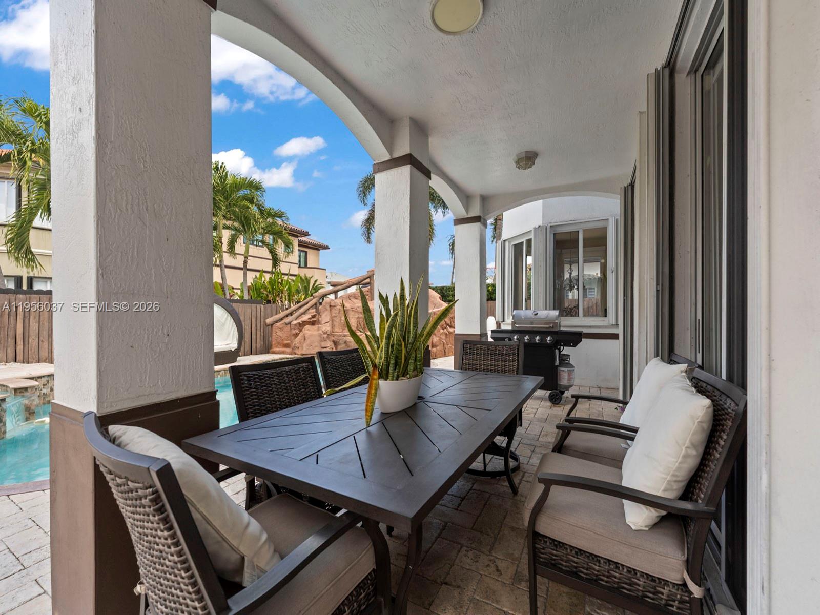 15383 SW 23rd St Miami, FL 33185