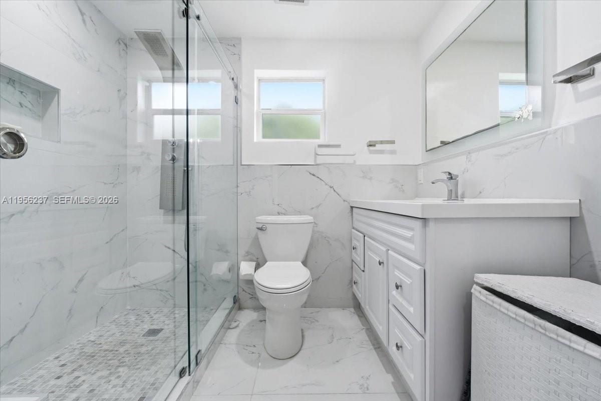 3554 SW 26th St Miami, FL 33133