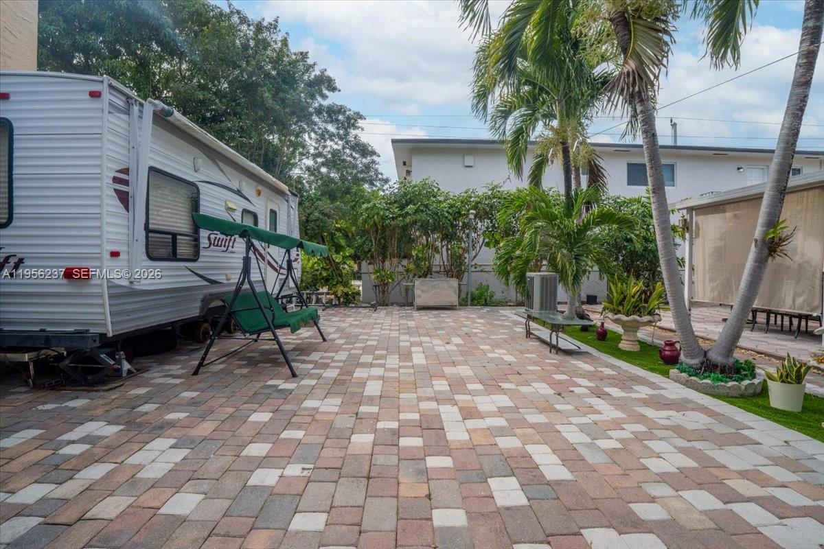 3554 SW 26th St Miami, FL 33133