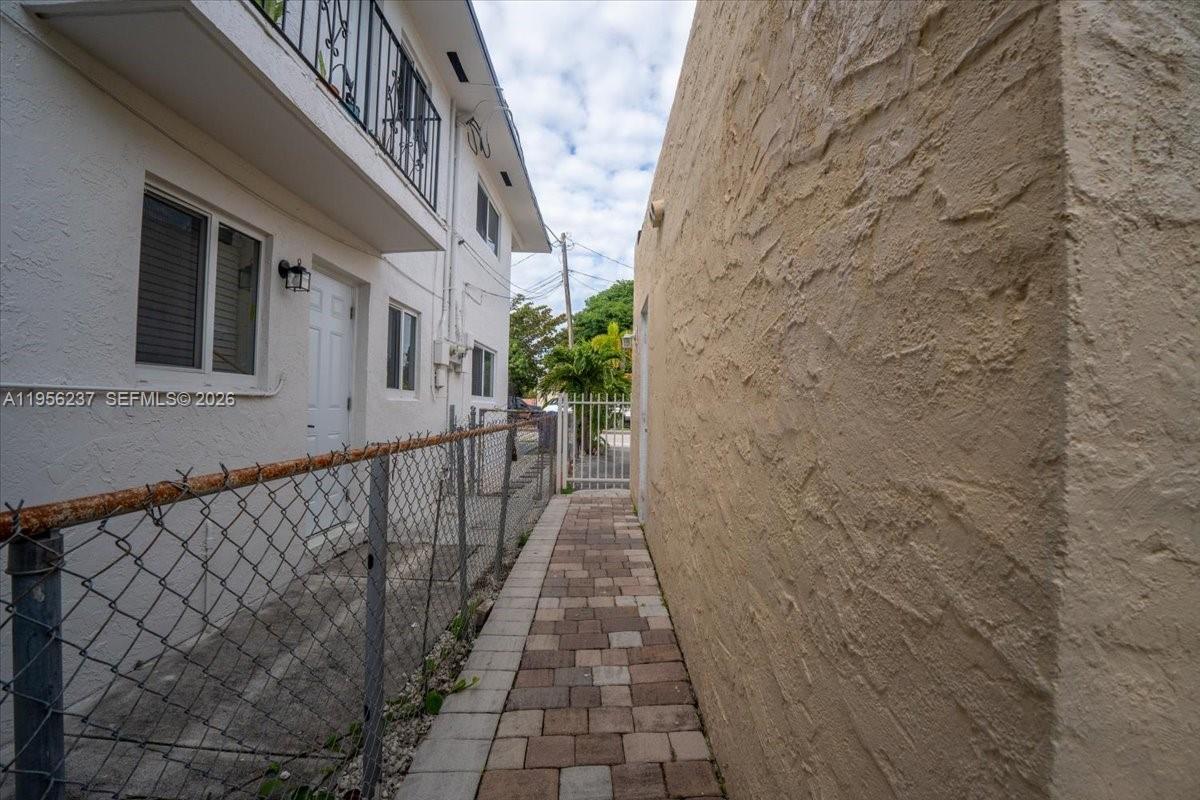 3554 SW 26th St Miami, FL 33133