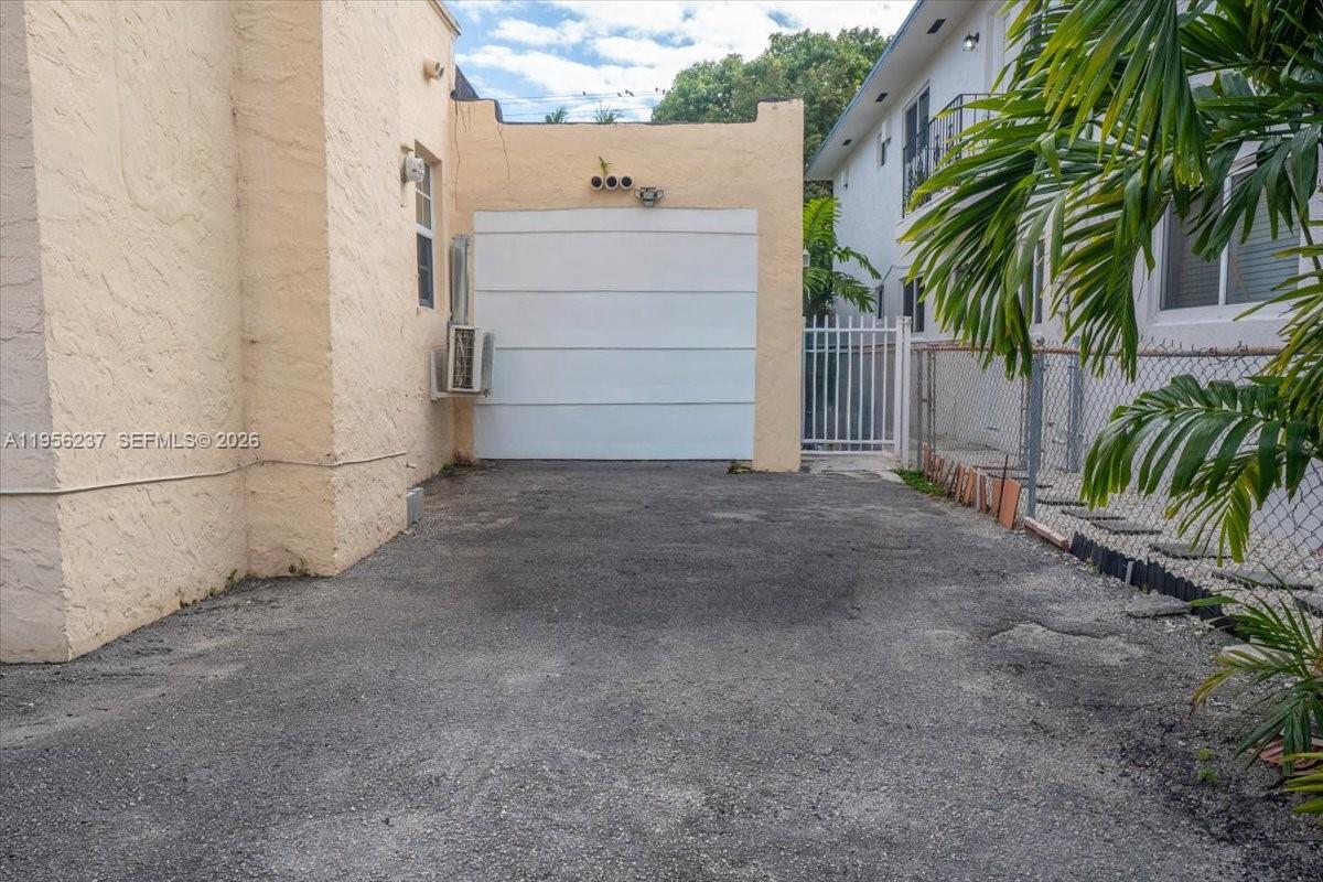 3554 SW 26th St Miami, FL 33133