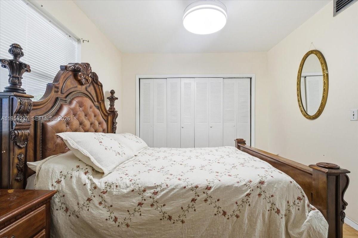 3554 SW 26th St Miami, FL 33133