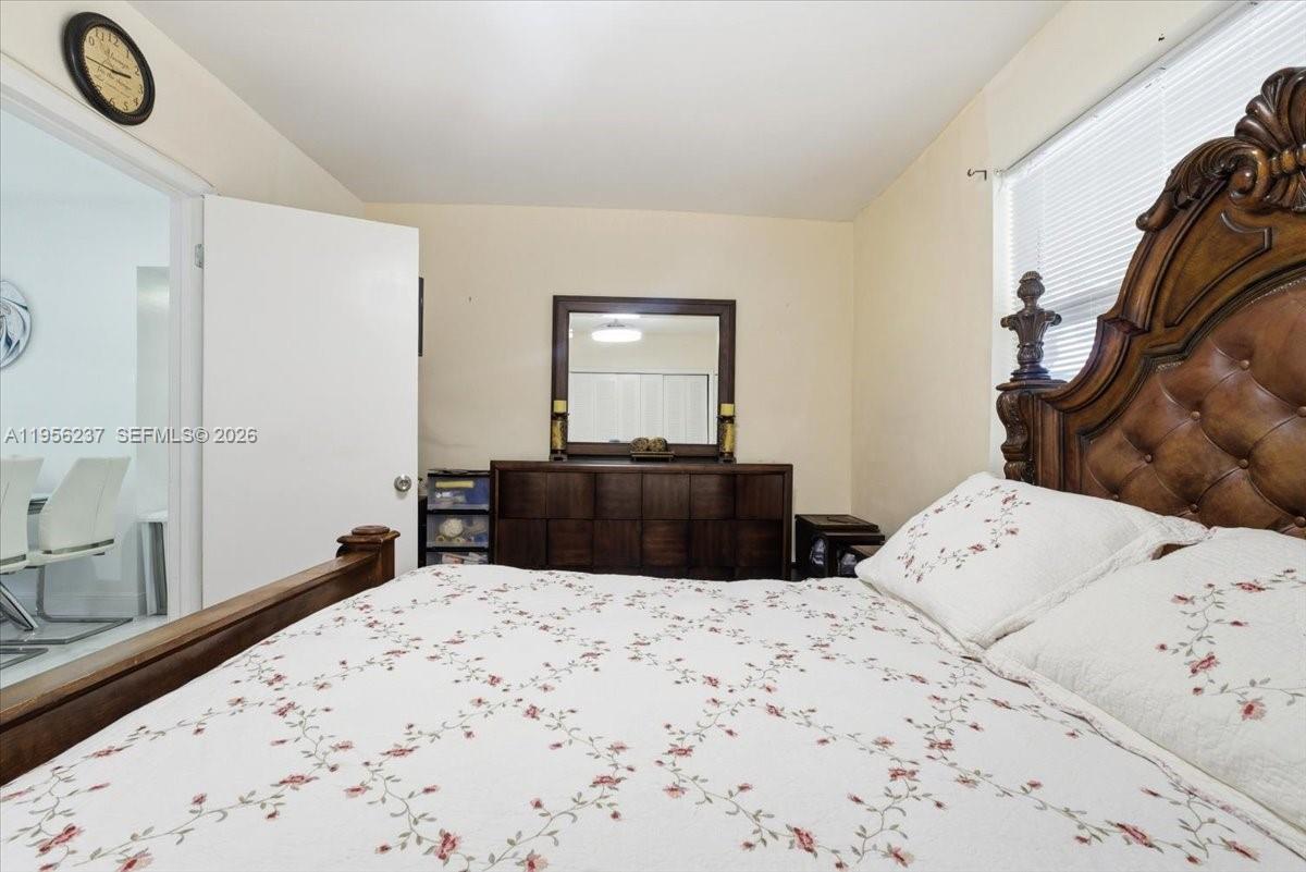 3554 SW 26th St Miami, FL 33133