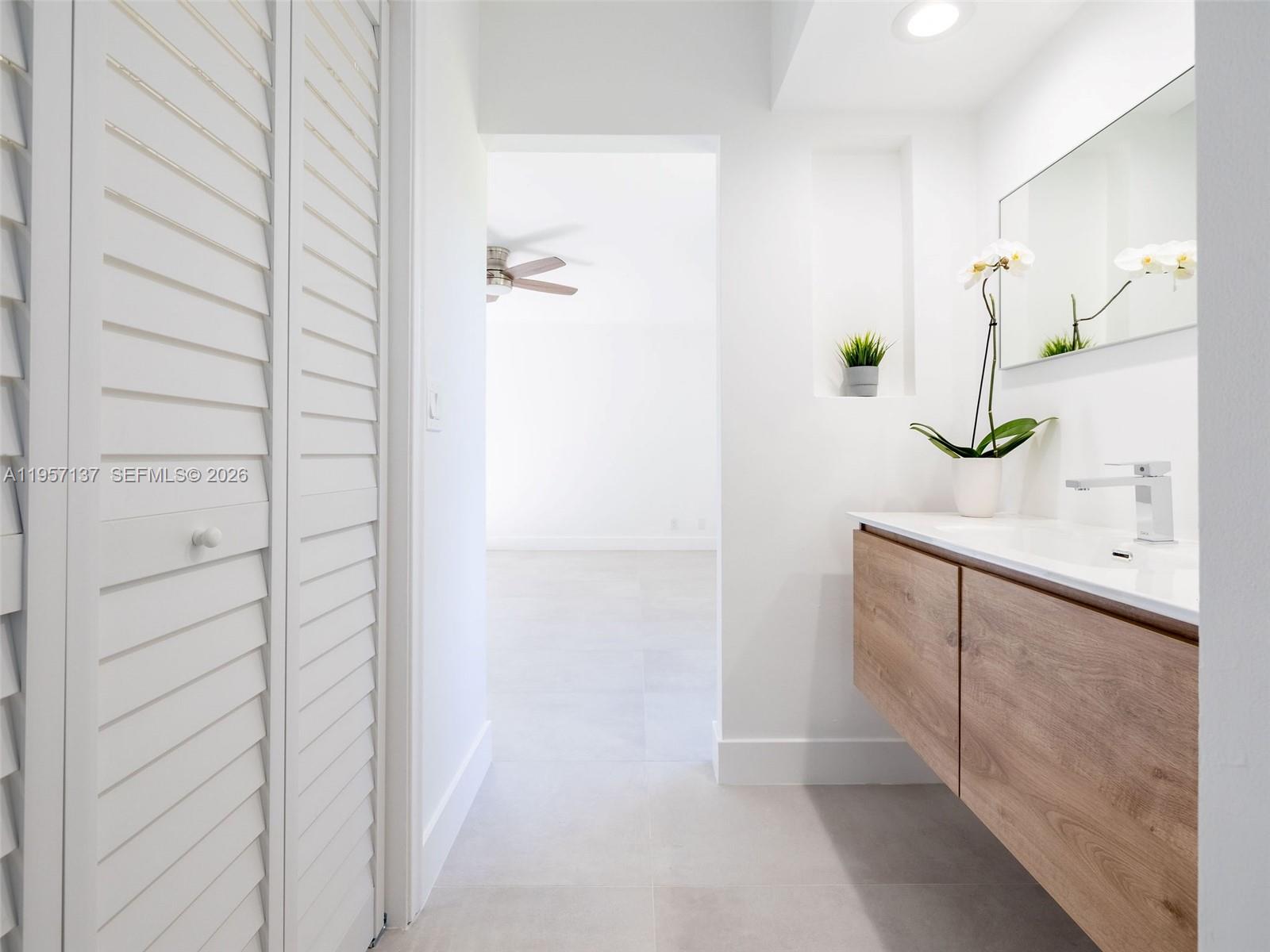 10988 Lake Front Pl Boca Raton, FL 33498