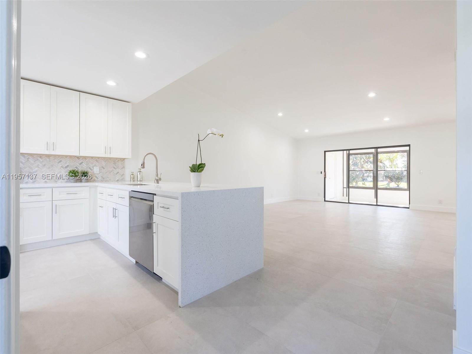 10988 Lake Front Pl Boca Raton, FL 33498