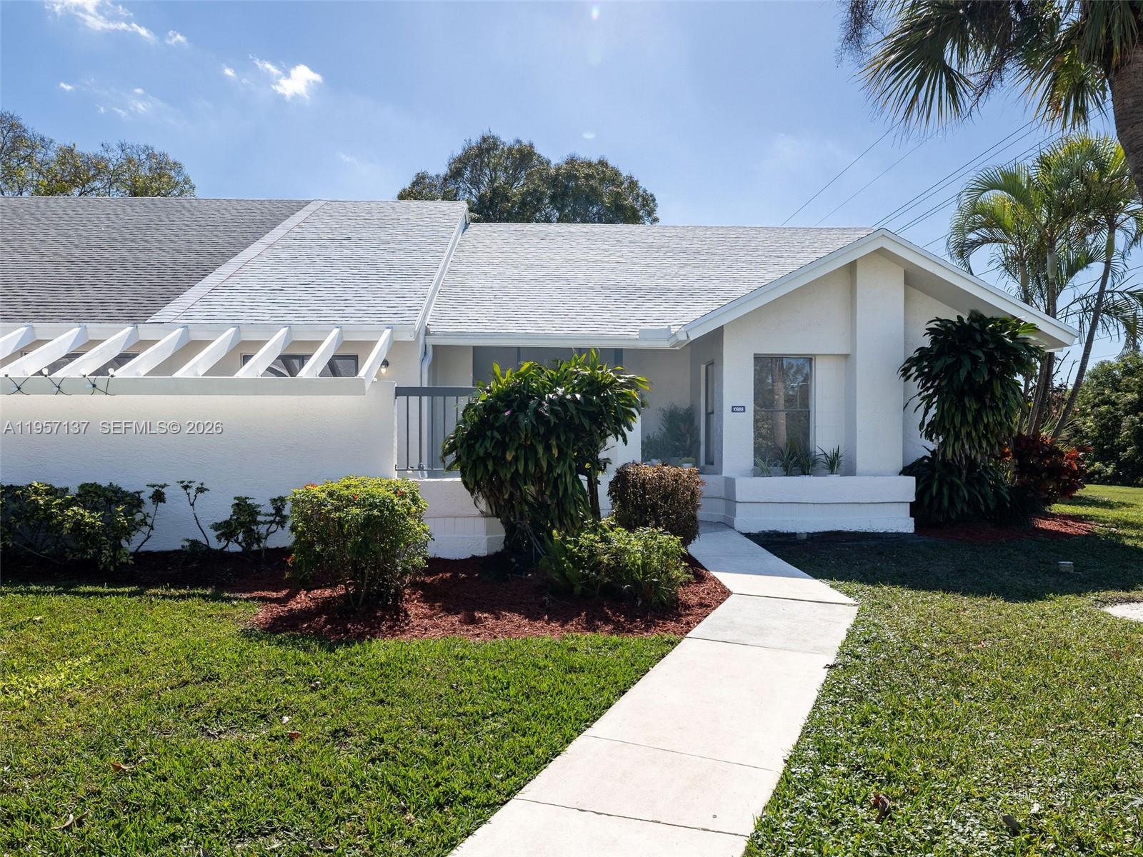 10988 Lake Front Pl Boca Raton, FL 33498