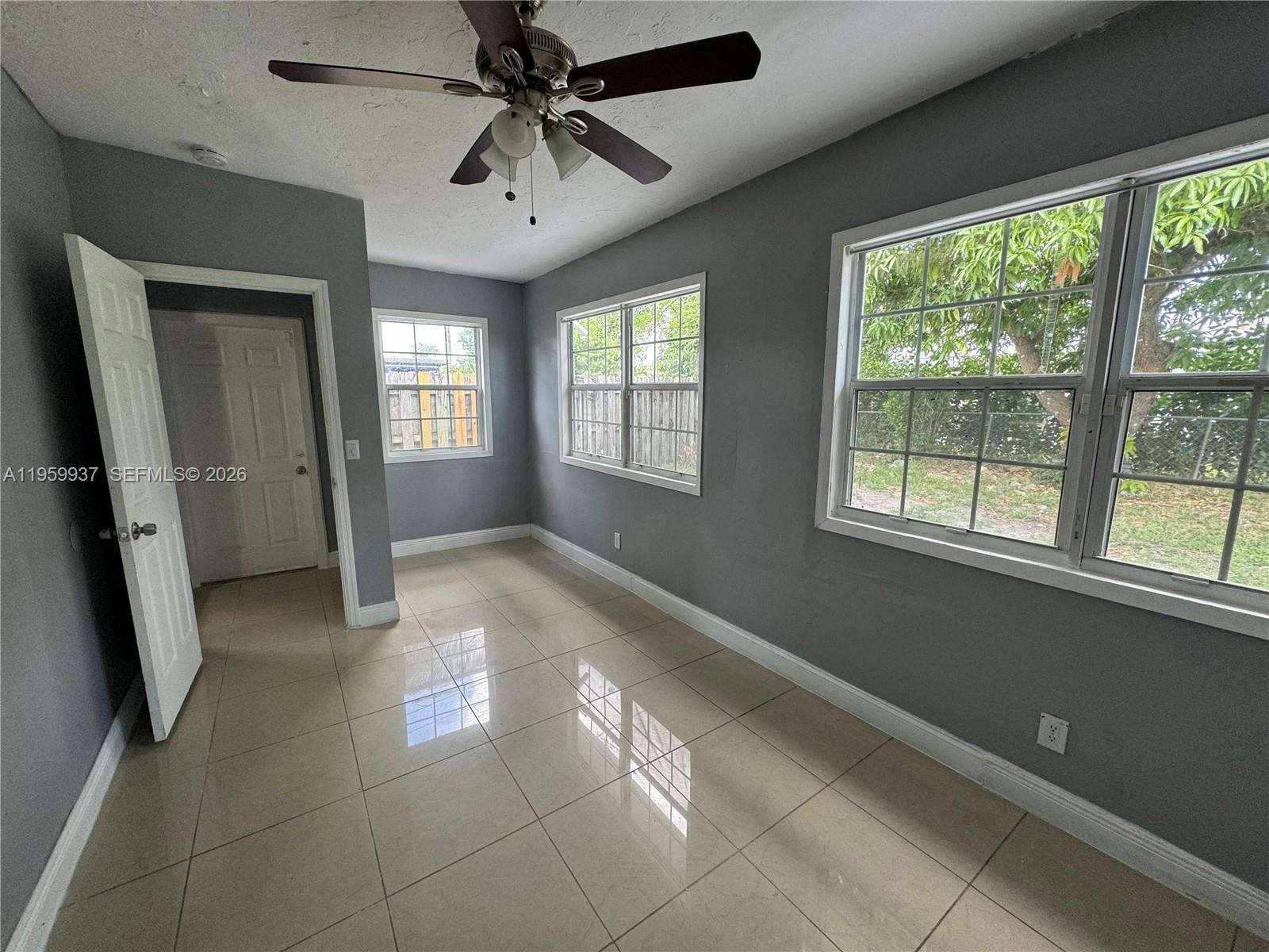 8521 NW 25th Ct Sunrise, FL 33322