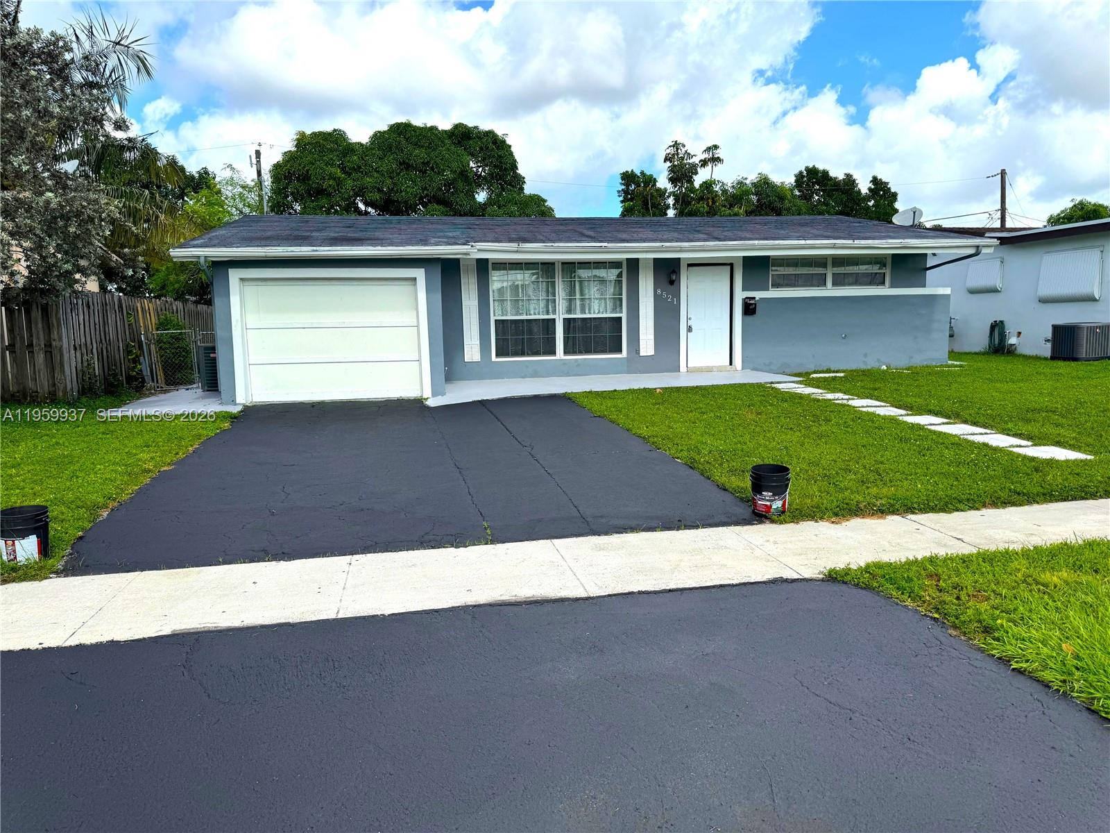 8521 NW 25th Ct Sunrise, FL 33322