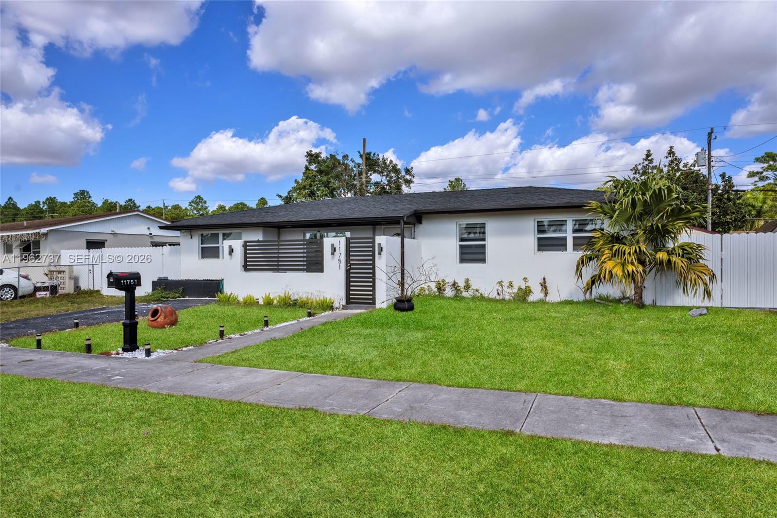 11751 SW 168th Ter Miami, FL 33177