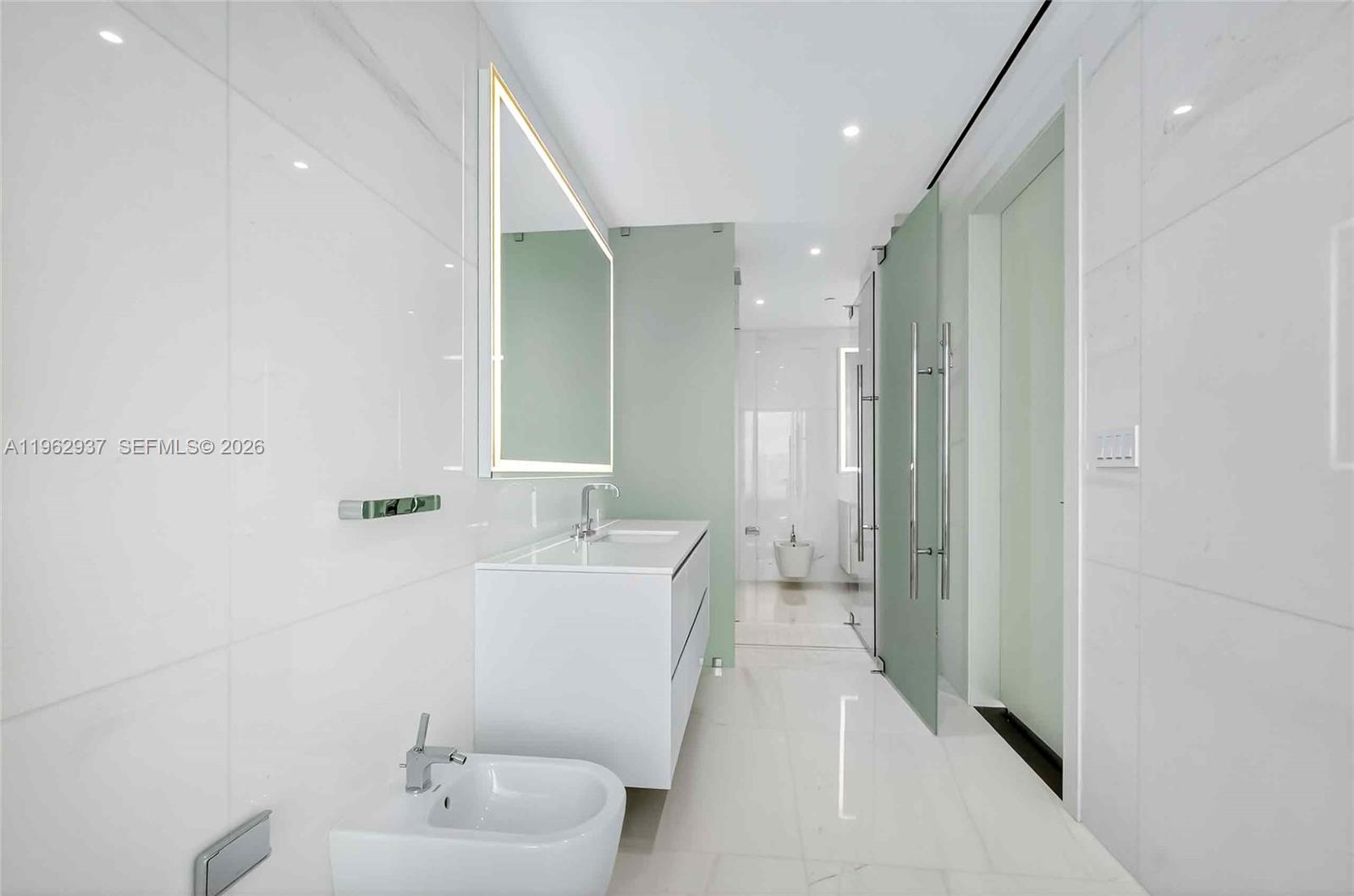 300 Biscayne Blvd Way #4901E Miami, FL 33131