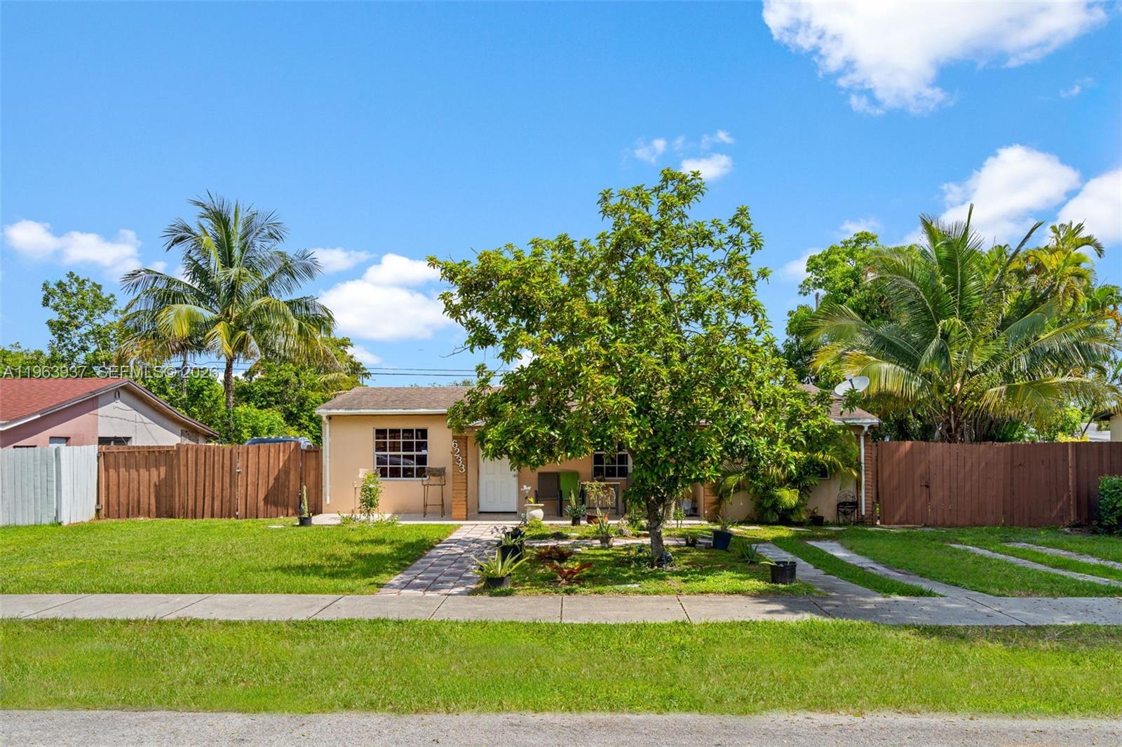 6233 Rodman St Hollywood, FL 33023