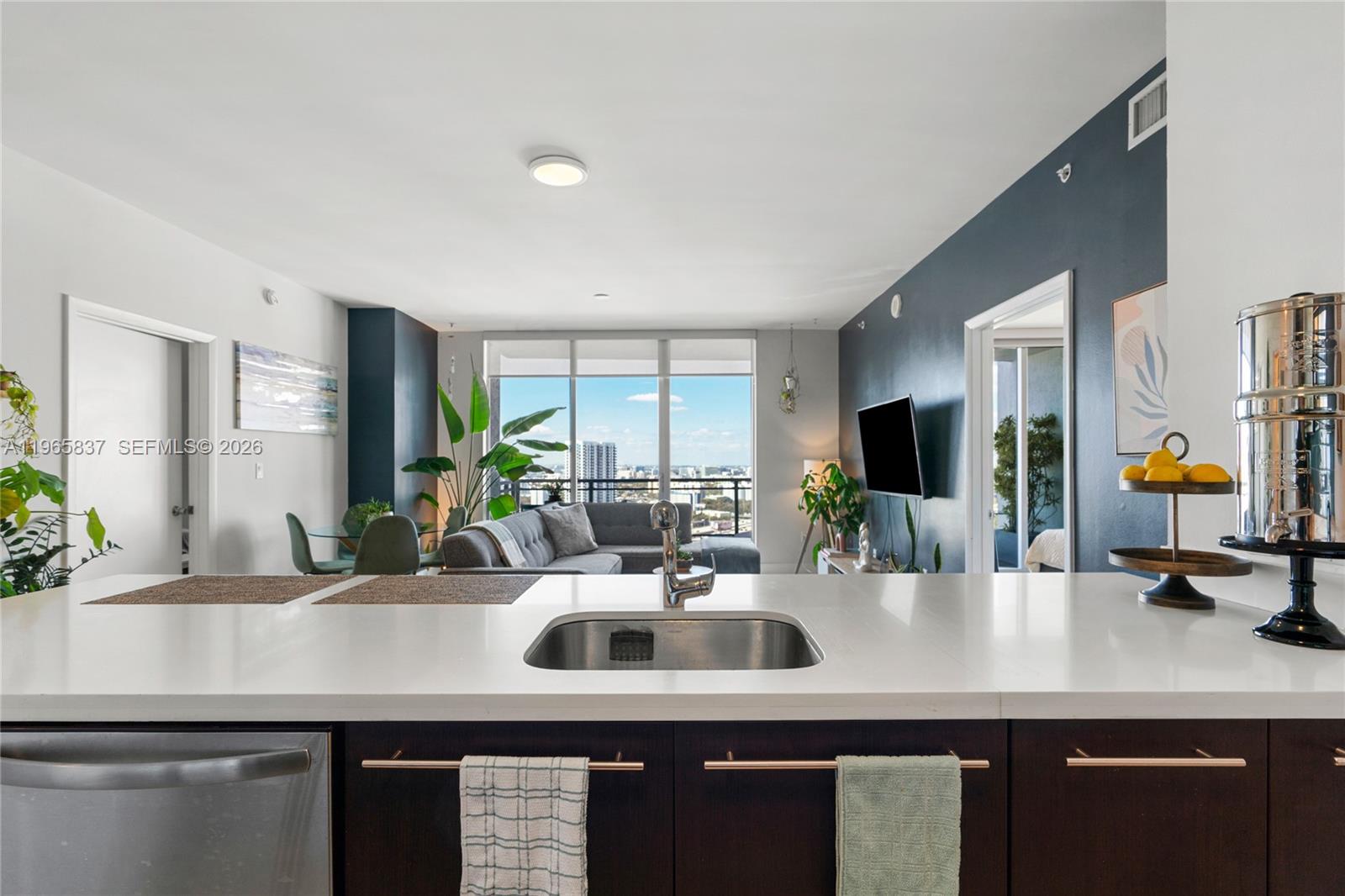 90 SW 3rd St #2706 Miami, FL 33130