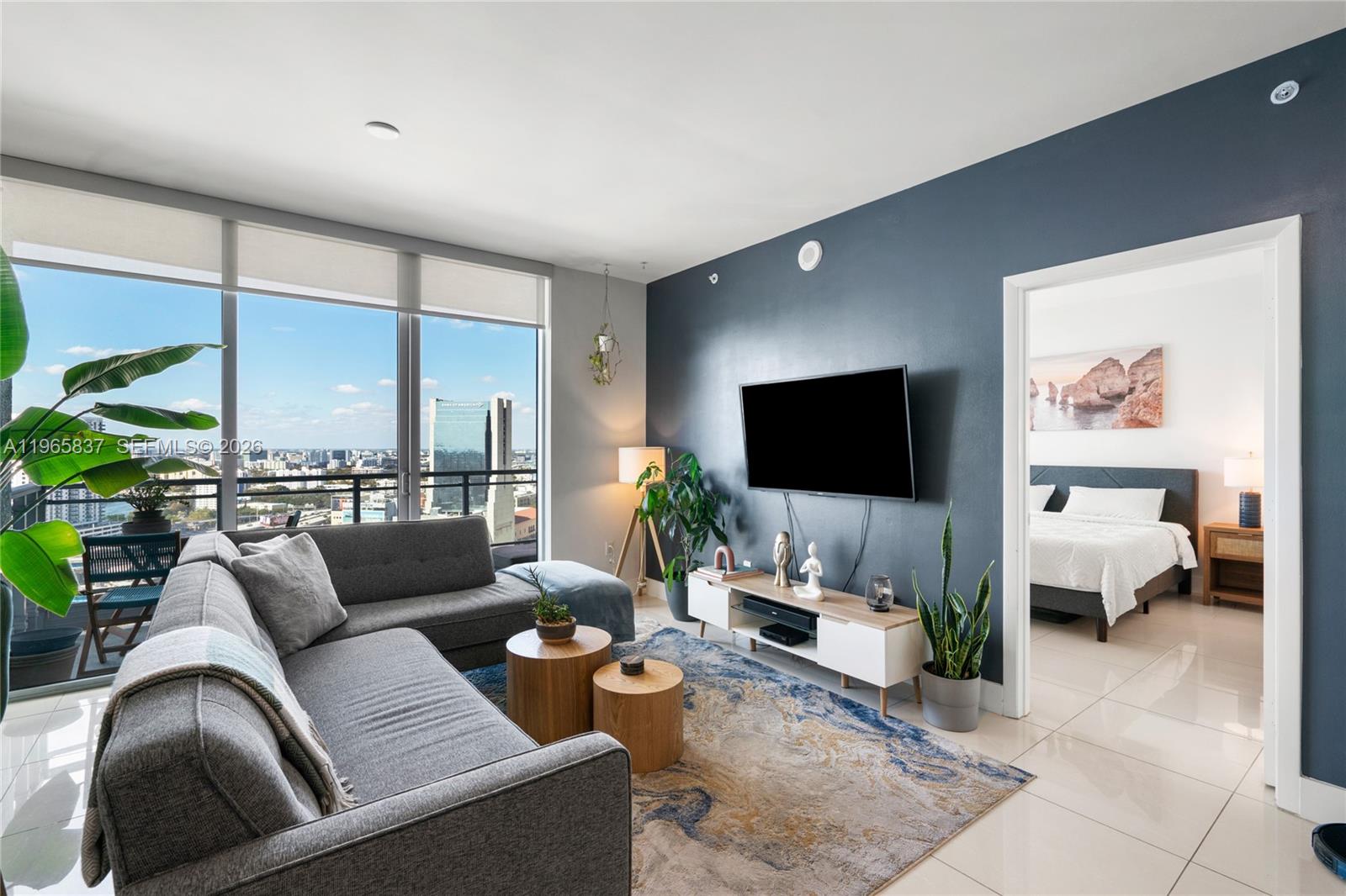 90 SW 3rd St #2706 Miami, FL 33130