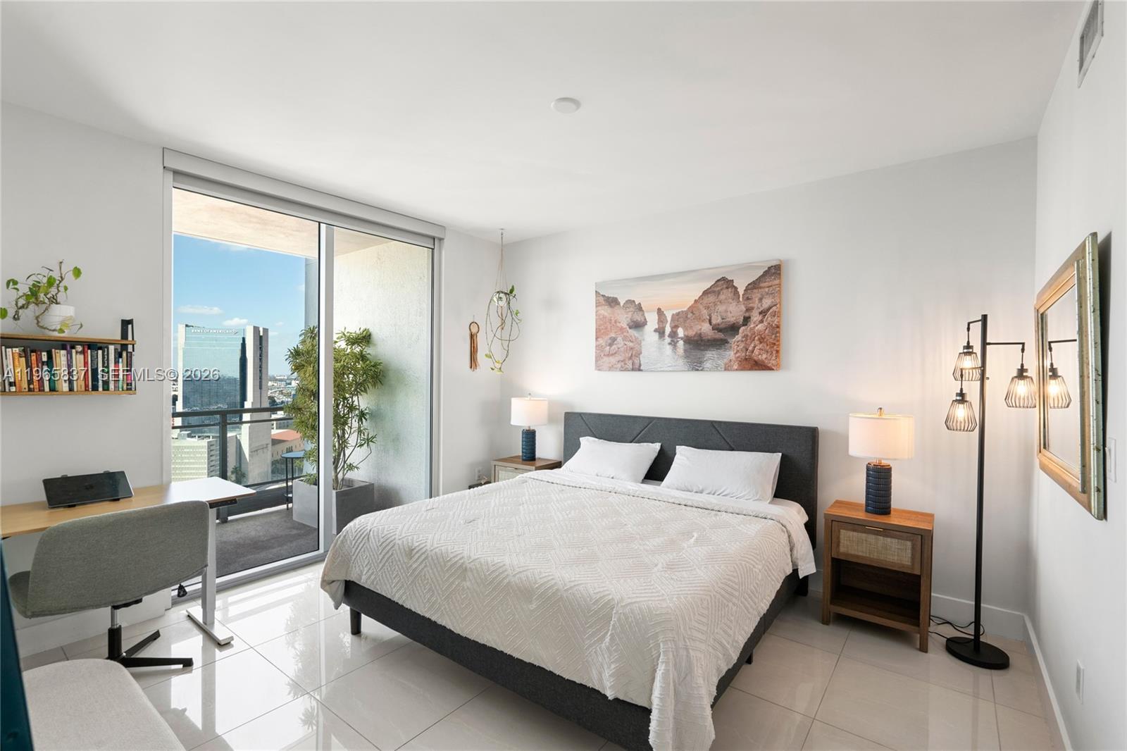 90 SW 3rd St #2706 Miami, FL 33130