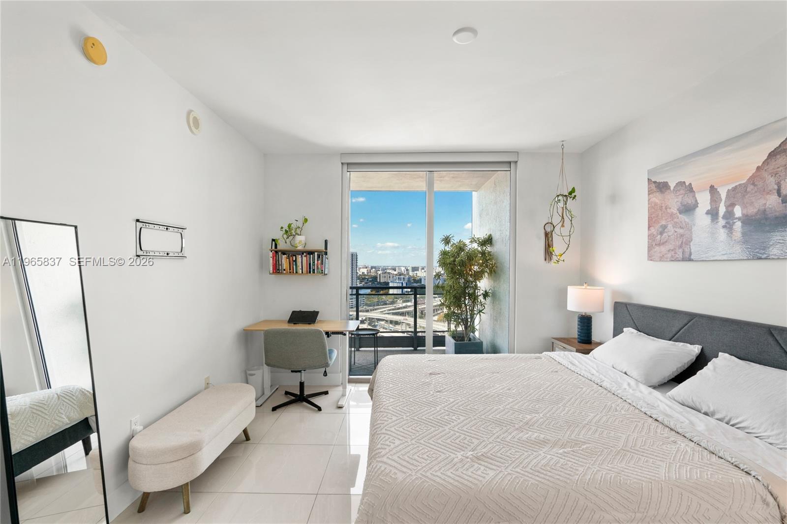 90 SW 3rd St #2706 Miami, FL 33130