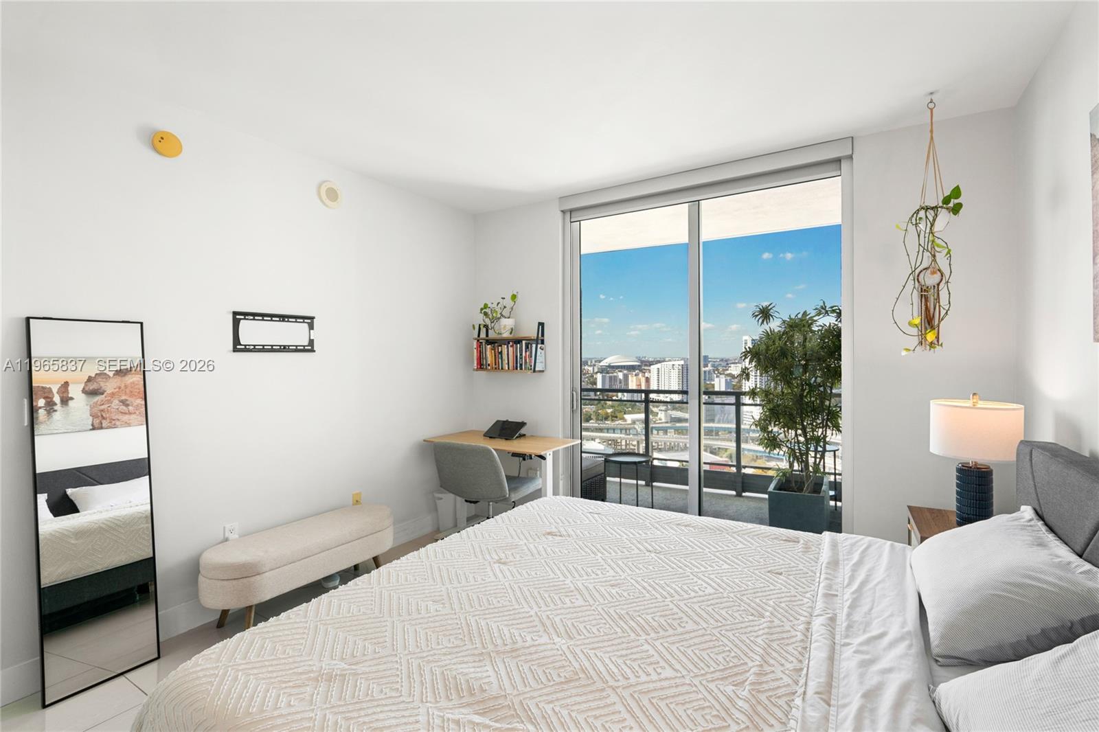 90 SW 3rd St #2706 Miami, FL 33130