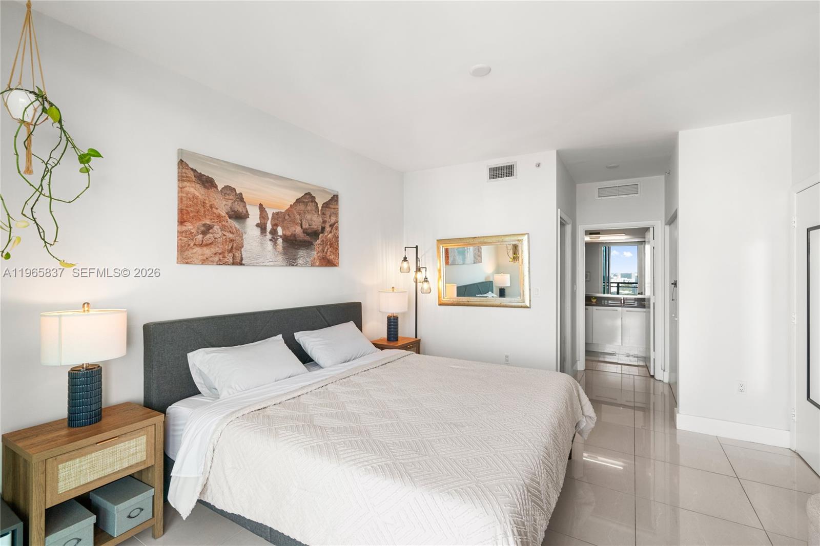 90 SW 3rd St #2706 Miami, FL 33130