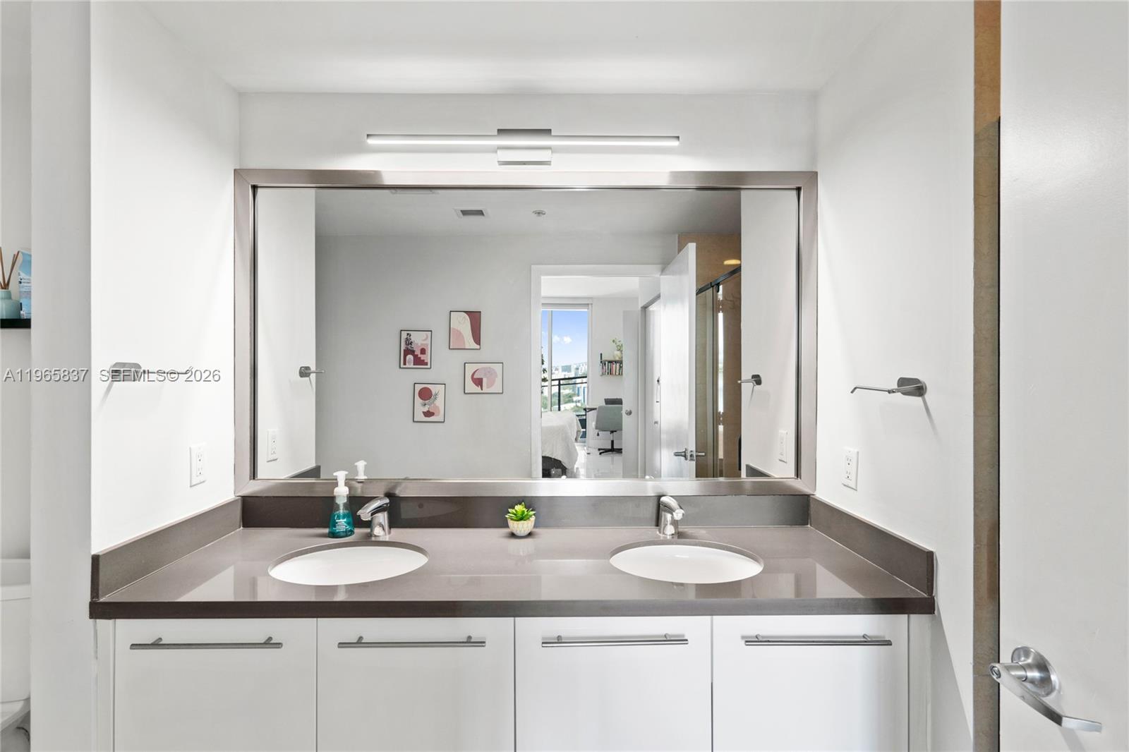 90 SW 3rd St #2706 Miami, FL 33130