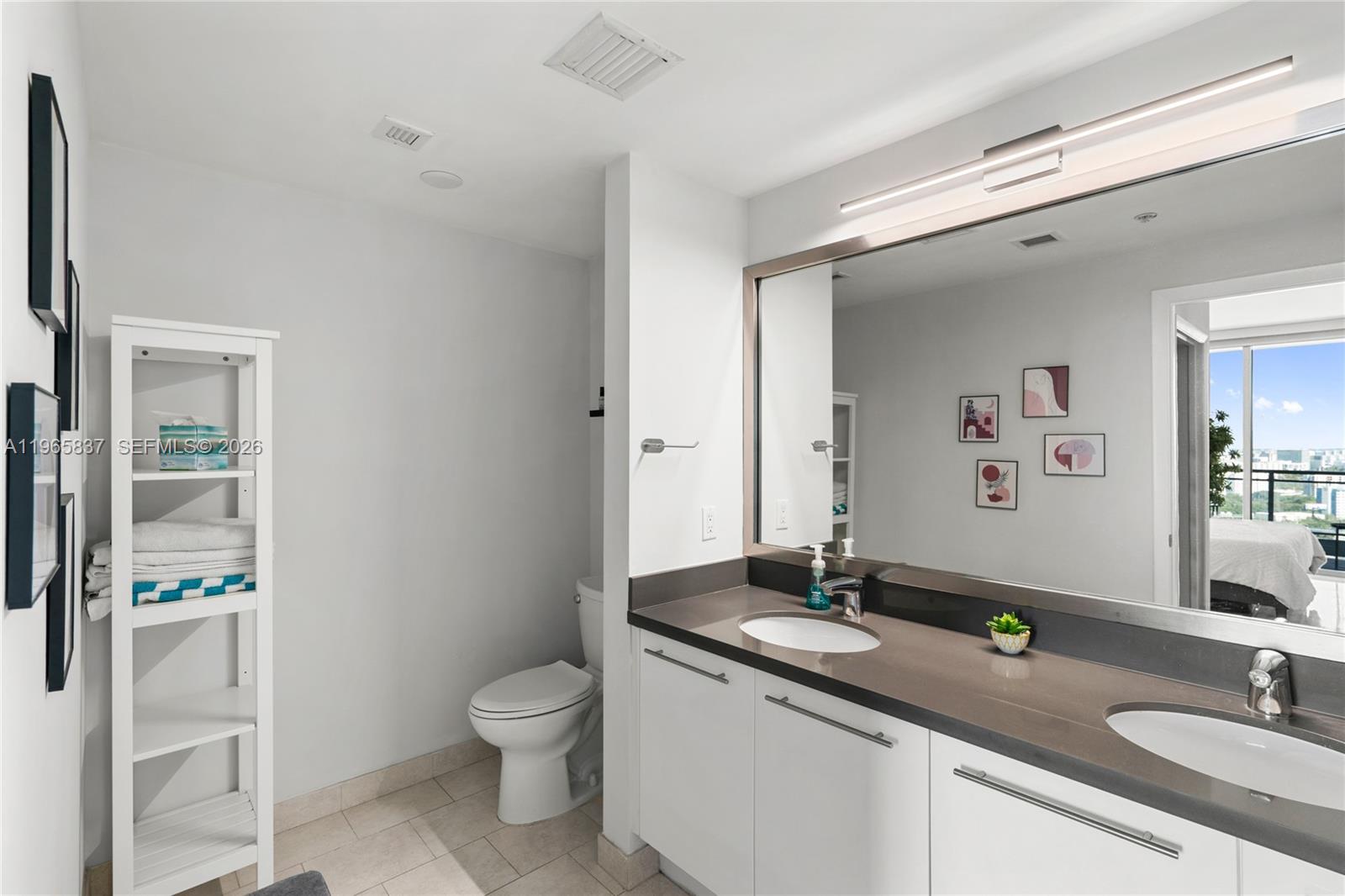 90 SW 3rd St #2706 Miami, FL 33130