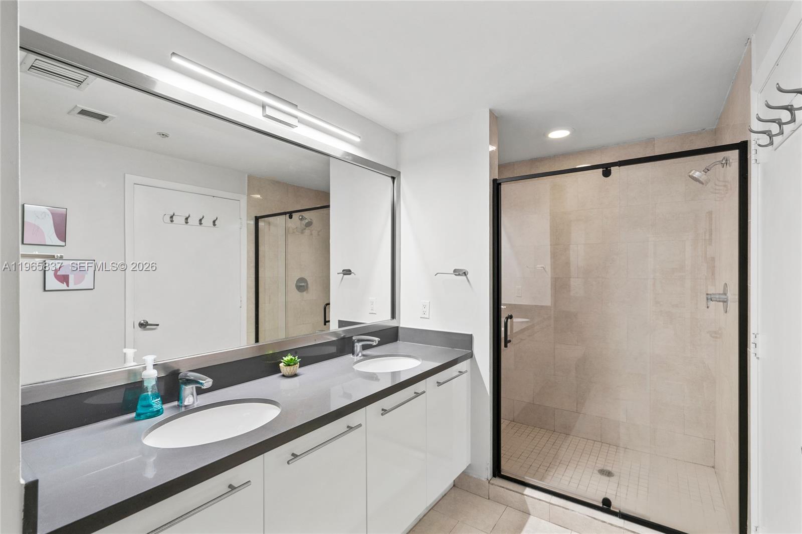 90 SW 3rd St #2706 Miami, FL 33130