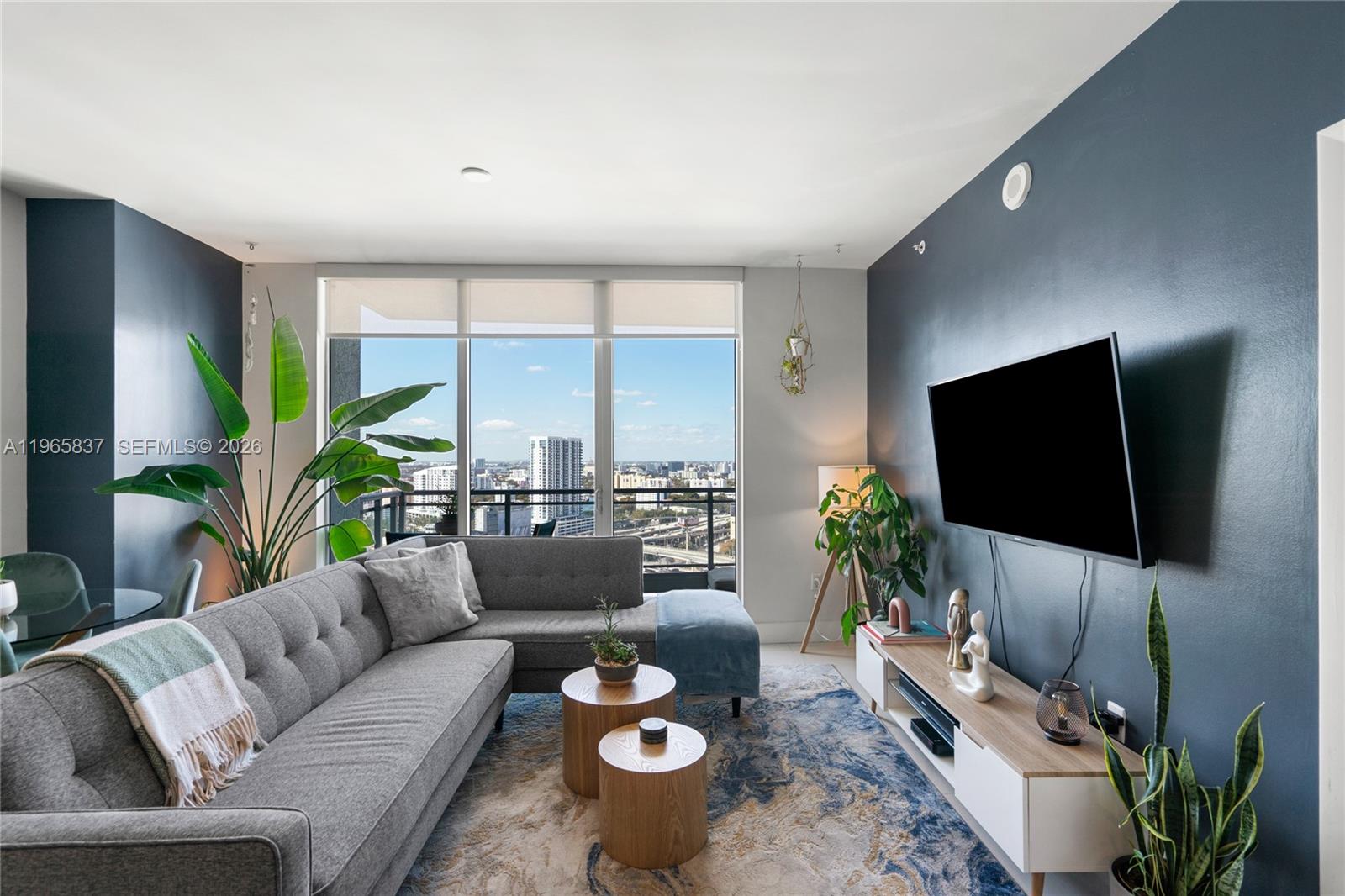 90 SW 3rd St #2706 Miami, FL 33130