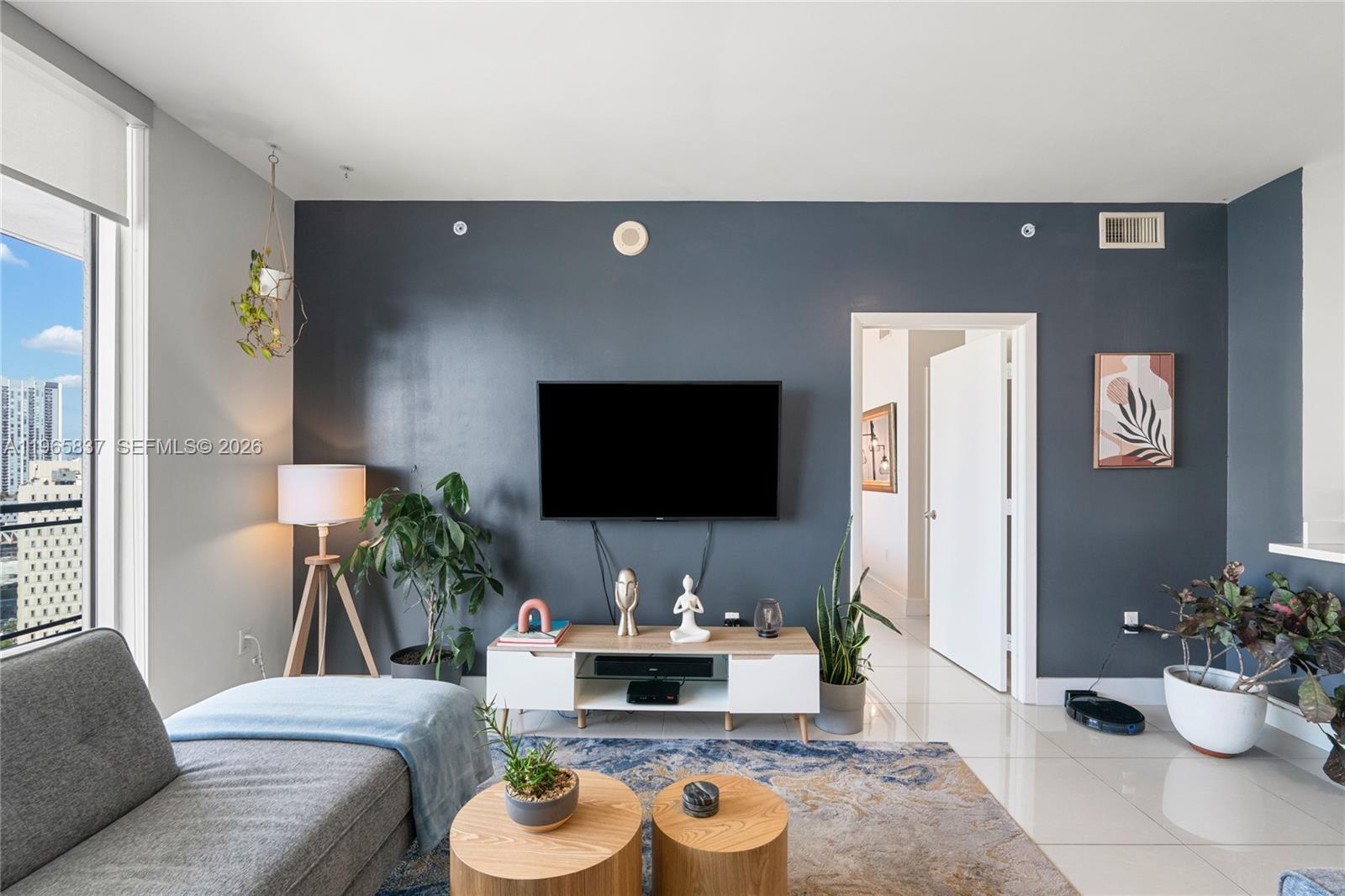 90 SW 3rd St #2706 Miami, FL 33130